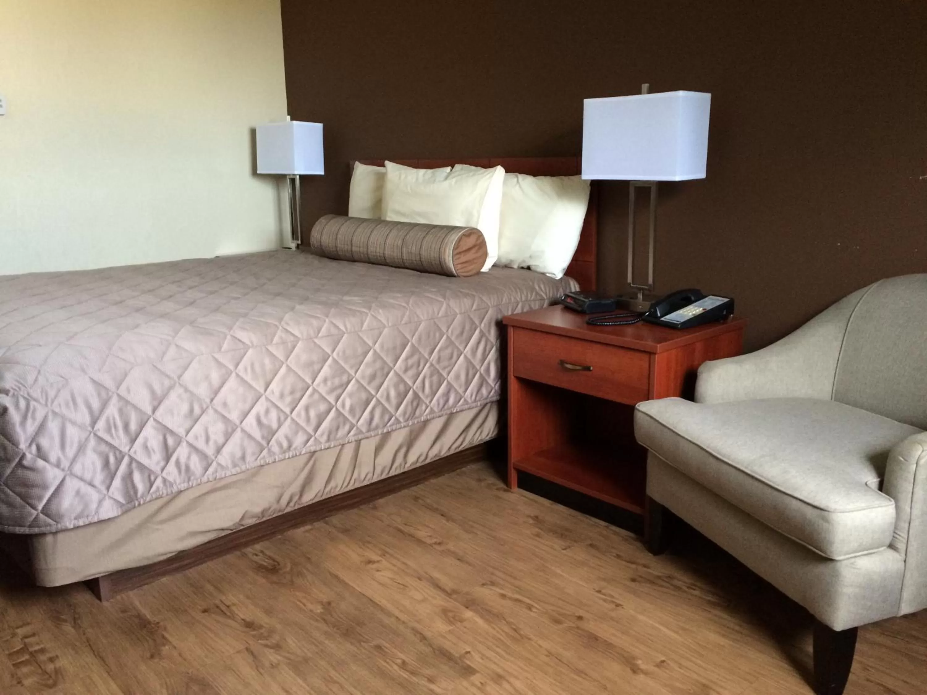 Family, Bed in Coastal Inn Moncton/ Dieppe