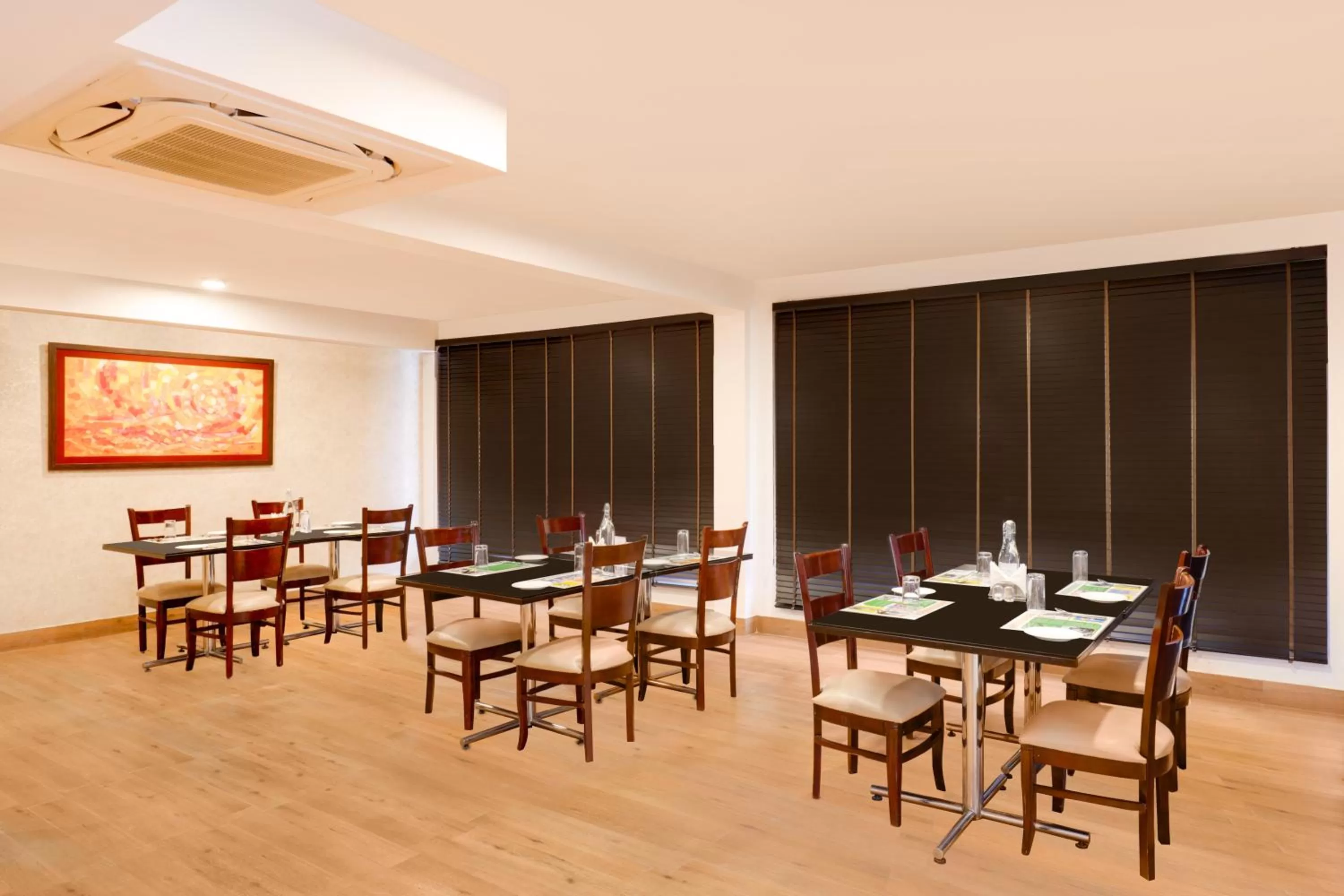 Restaurant/Places to Eat in Lemon Tree Hotel Manali