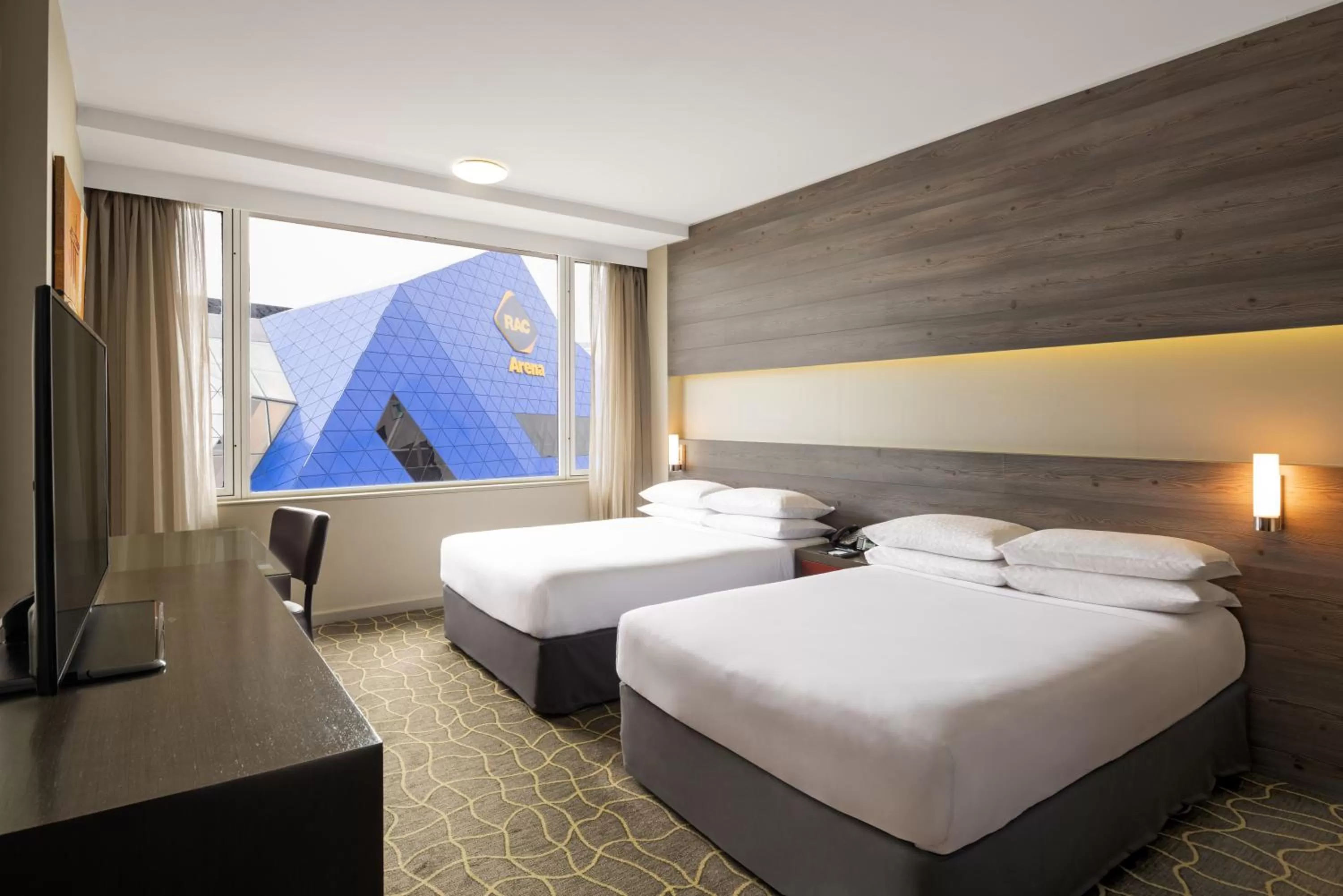 Photo of the whole room, Bed in Four Points by Sheraton Perth