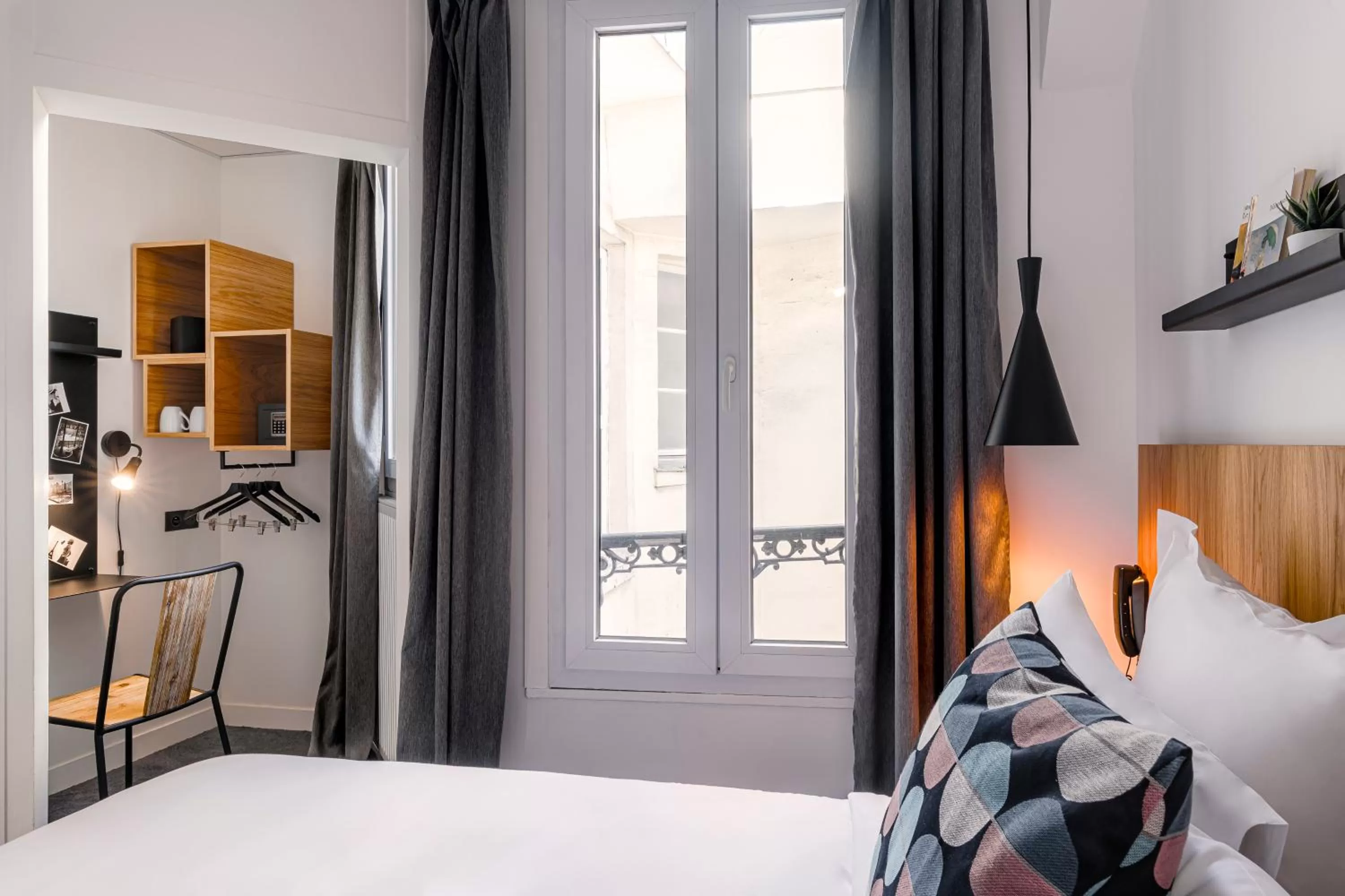 Photo of the whole room, Bed in 9Hotel Bastille-Lyon