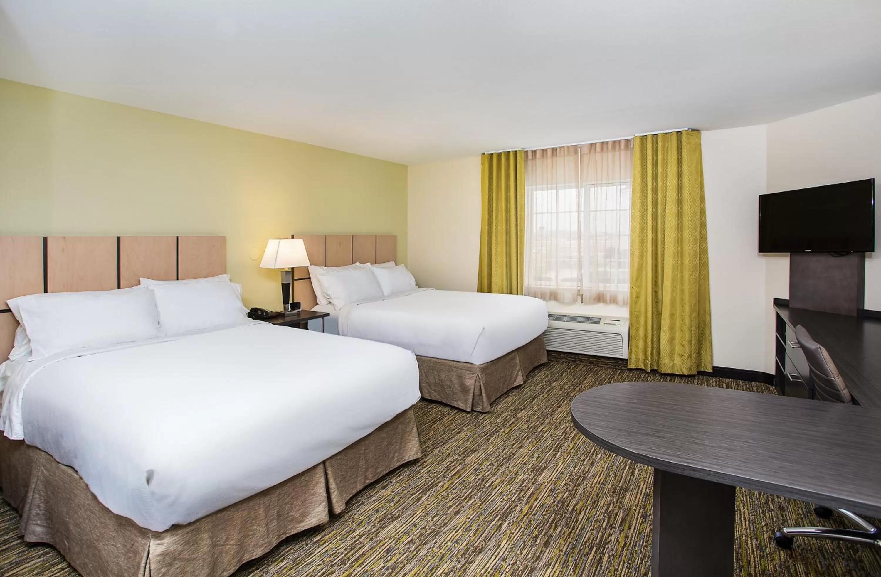 Photo of the whole room, Bed in Candlewood Suites Bowling Green by IHG
