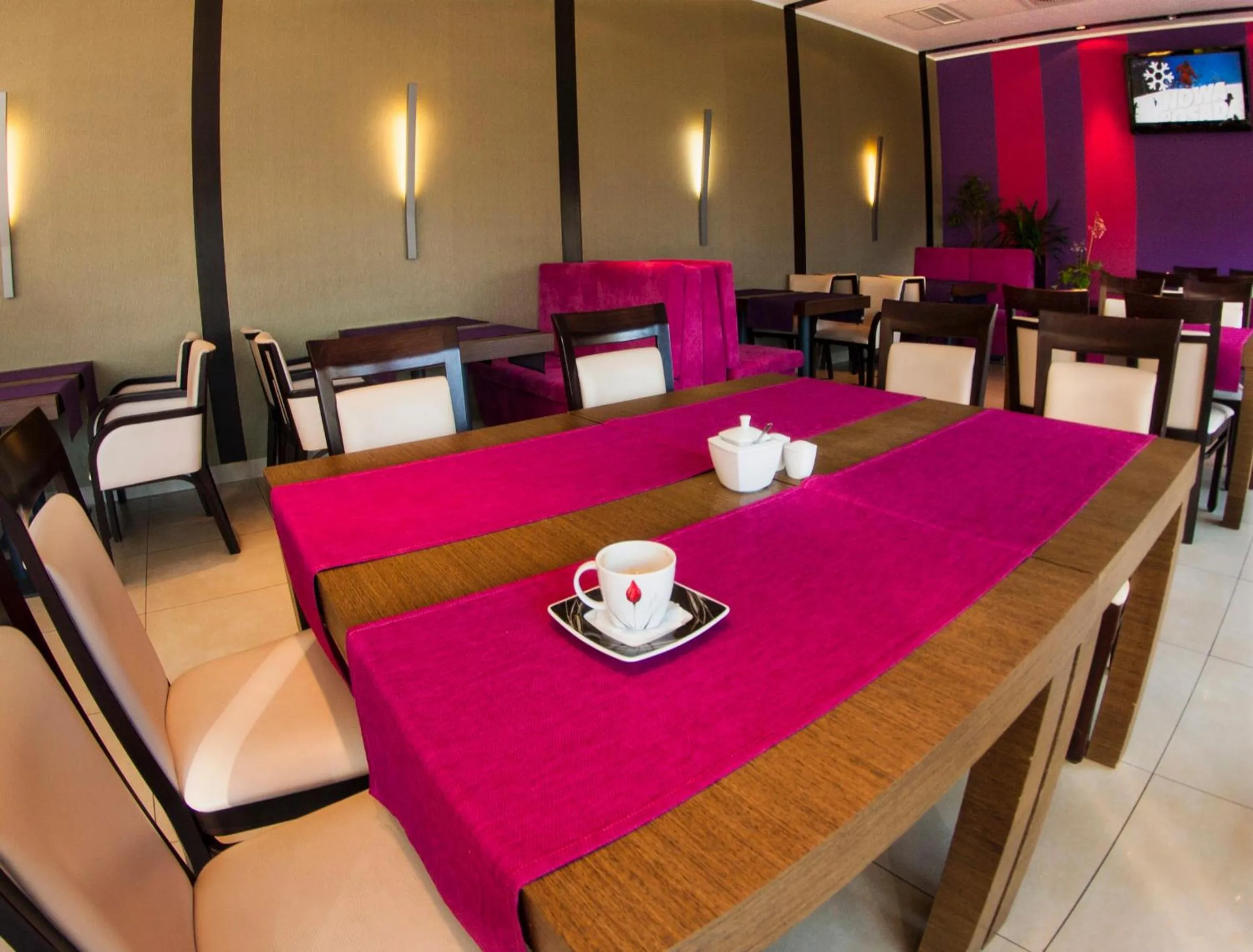 Restaurant/places to eat in Hotton Hotel