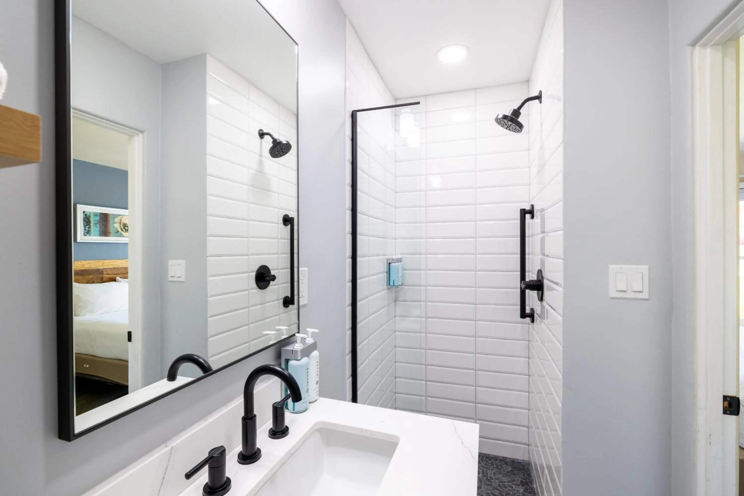 Shower in Tides Oceanview Inn and Cottages