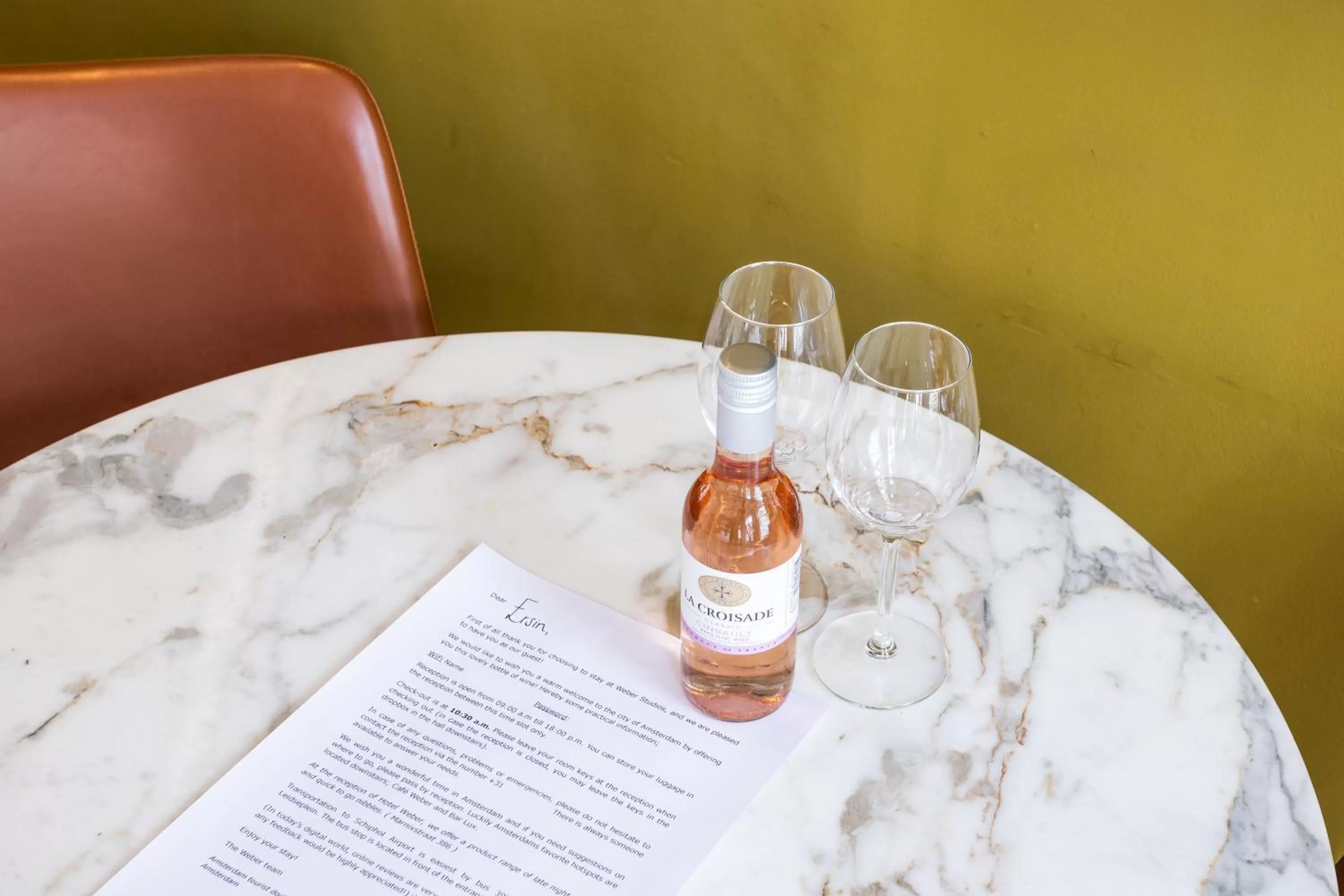 Bedroom, Drinks in Weber Hotel 397