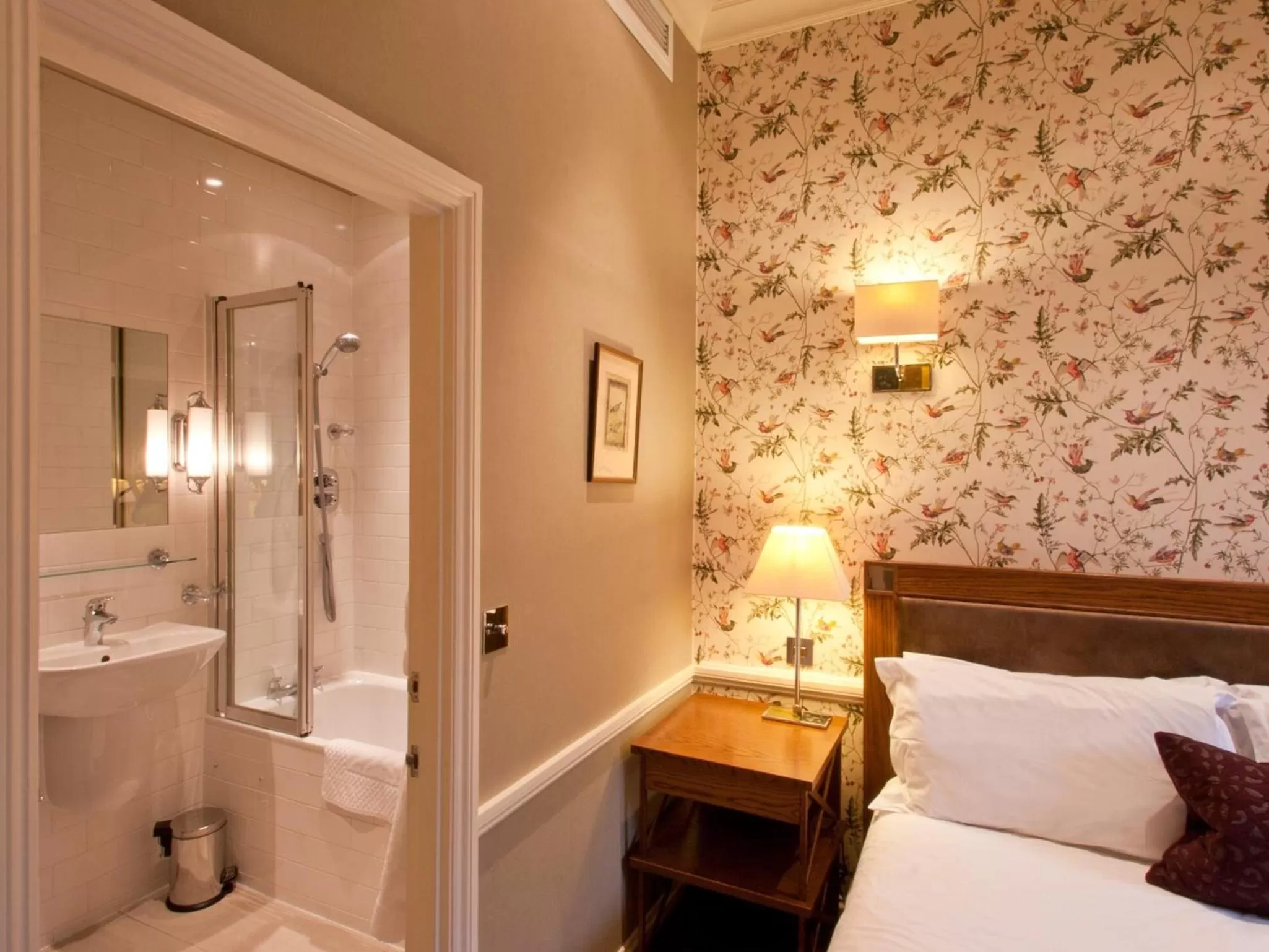 Bathroom, Bed in St Michael's Manor Hotel - St Albans