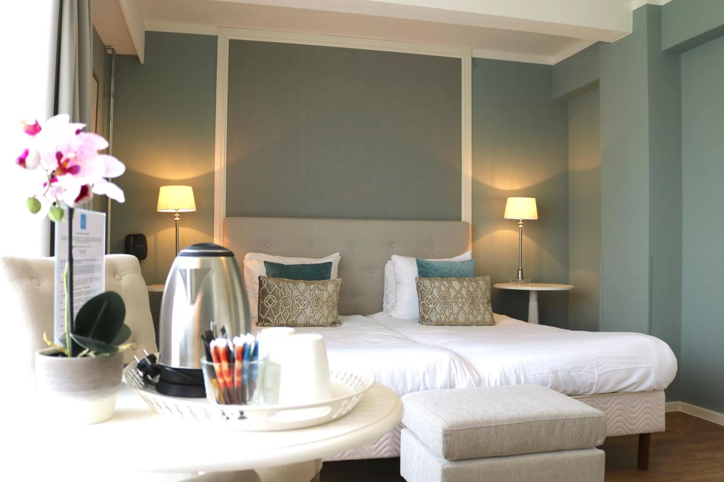 Coffee/tea facilities, Bed in Hotel Brull