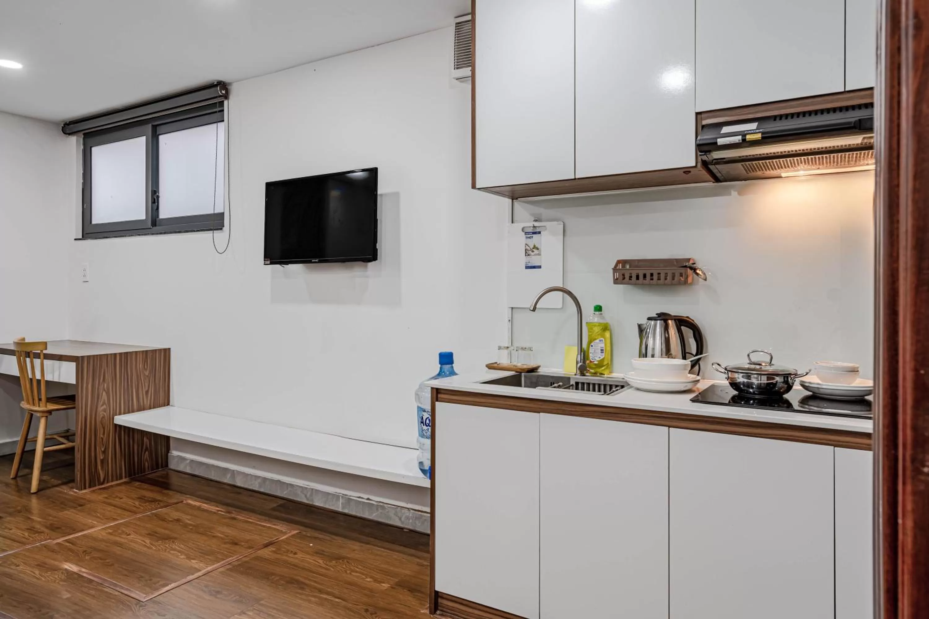 TV and multimedia in Spring Hill Apartment -The High Class