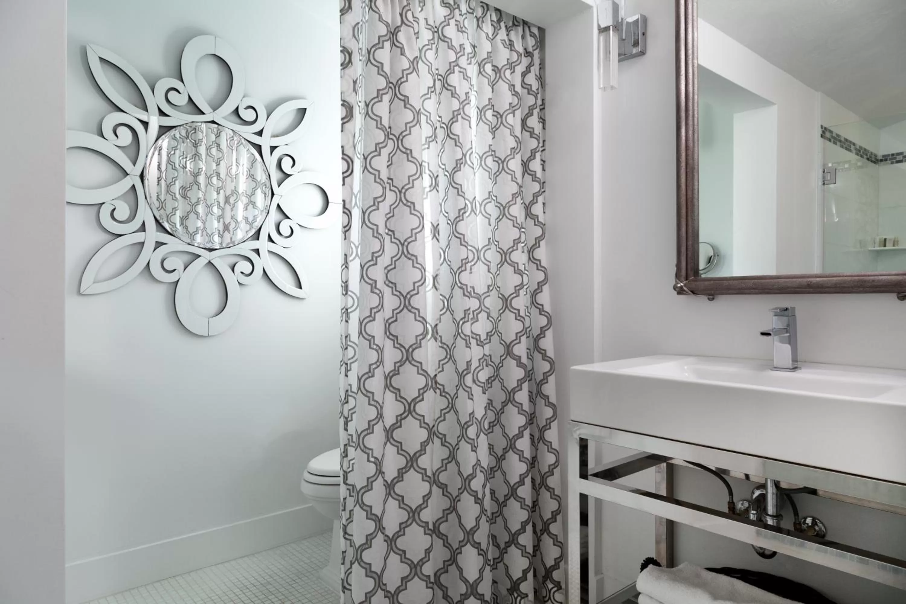 Shower in Black Dolphin Inn