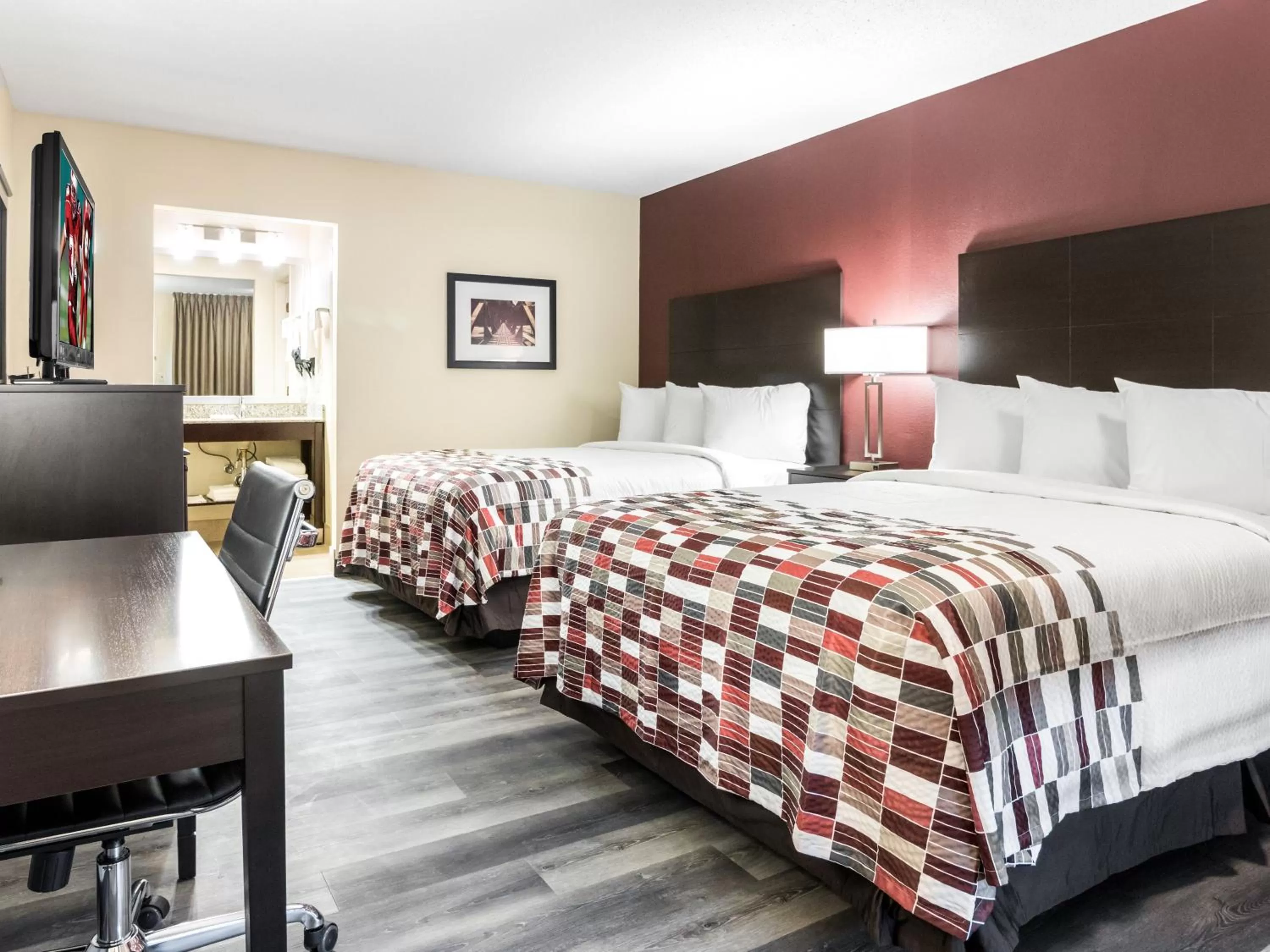 Photo of the whole room, Bed in Red Roof Inn Dandridge