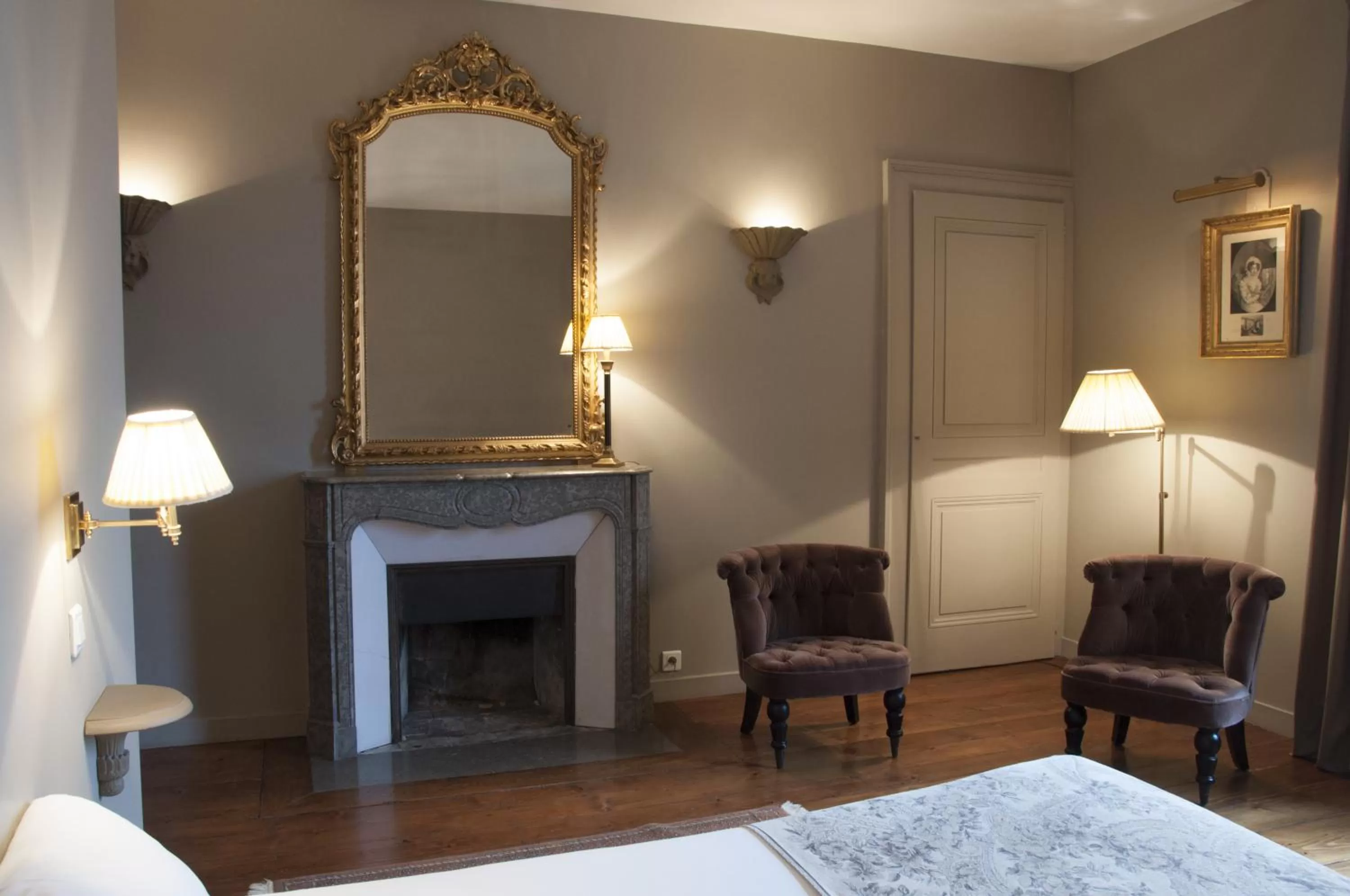 Photo of the whole room, Seating Area in Hôtel Restaurant Spa Le Sauvage