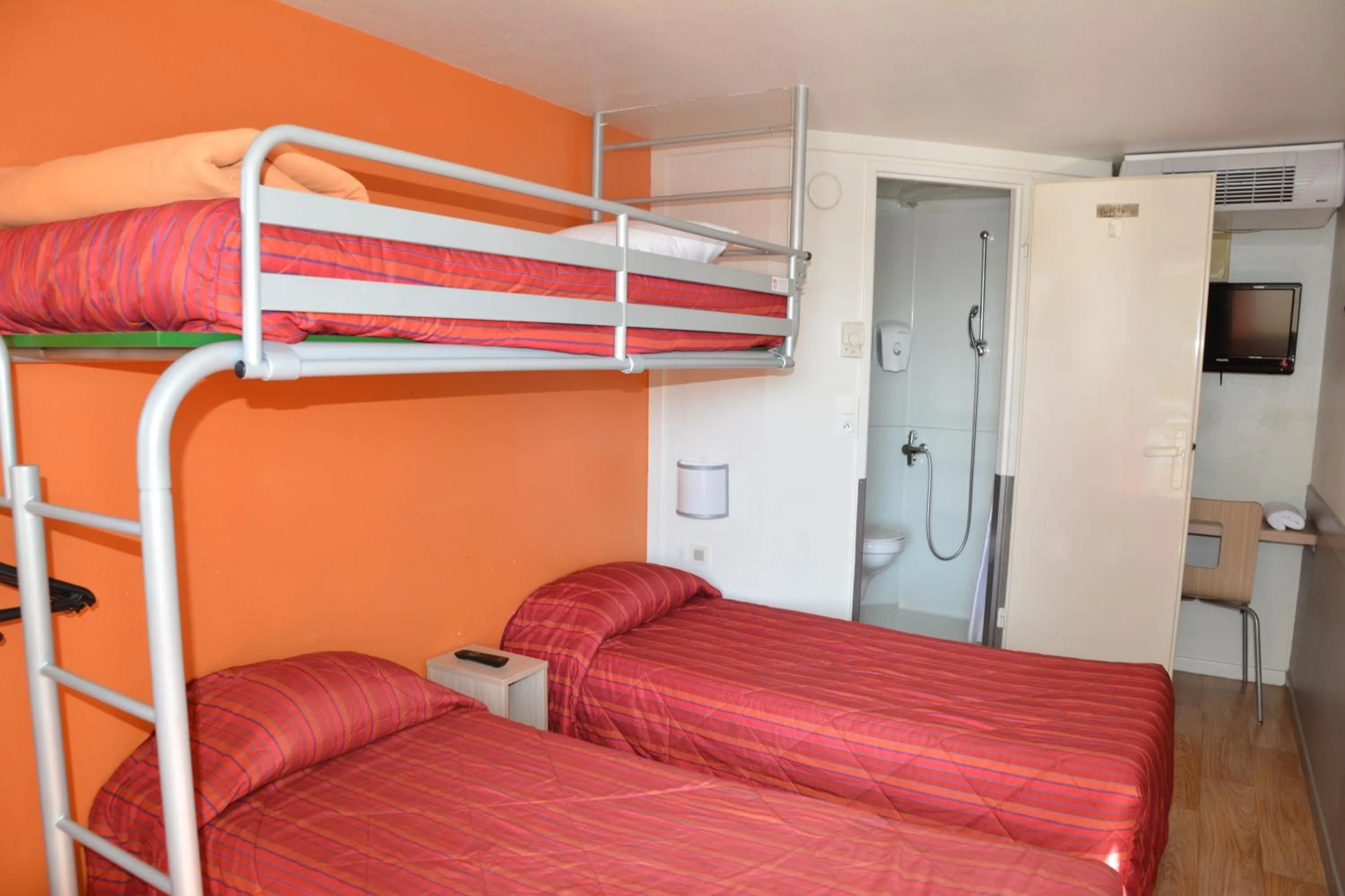 Bedroom, Bed in Premiere Classe Biarritz