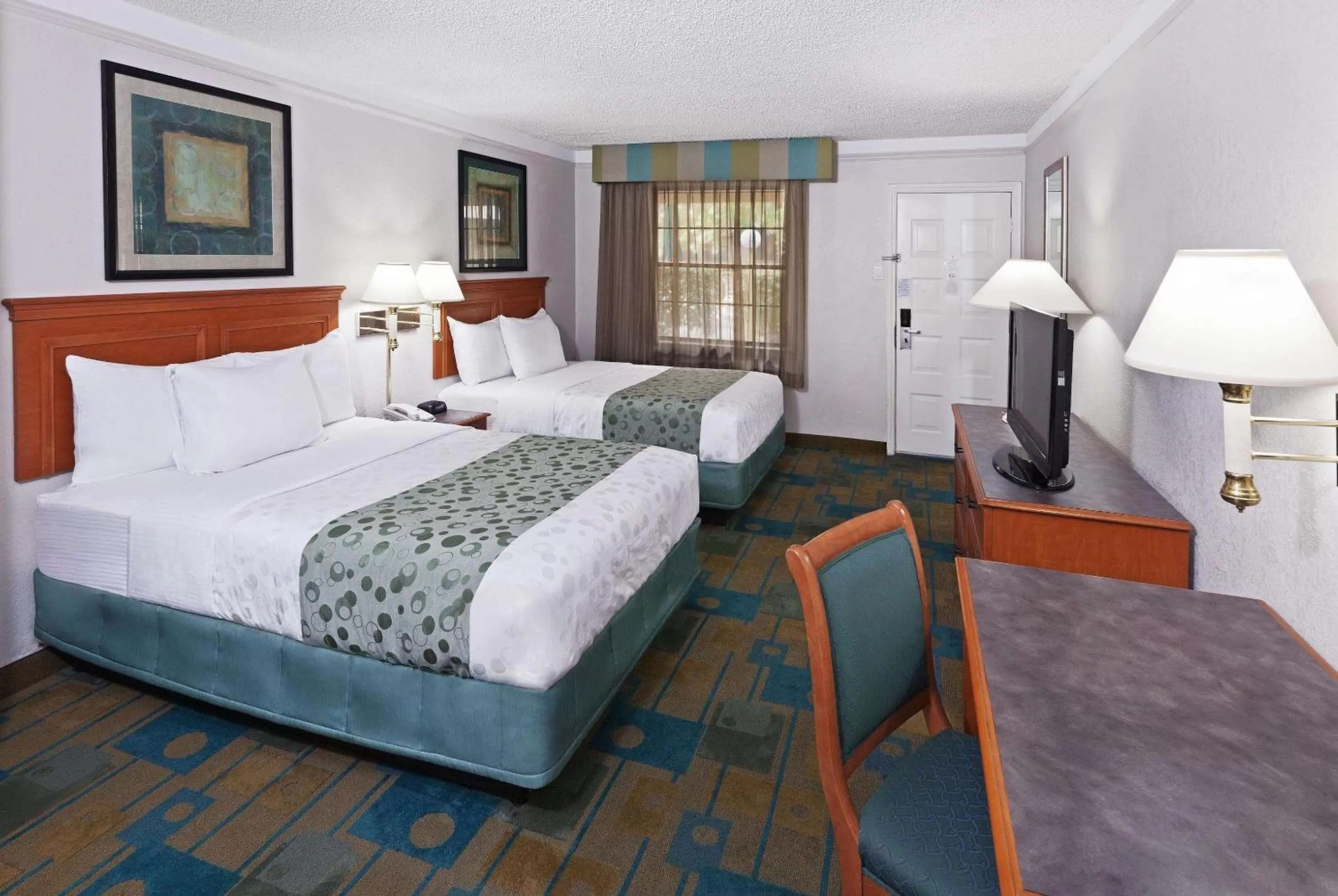 Photo of the whole room, Bed in La Quinta Inn by Wyndham Austin Oltorf