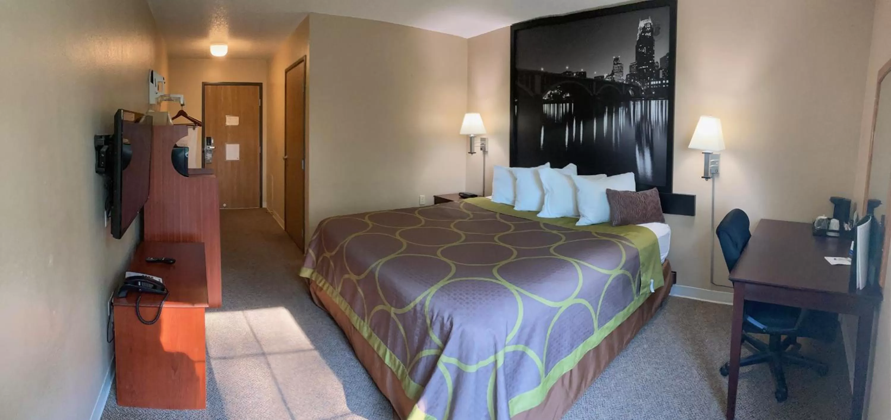 Bed in Super 8 by Wyndham Chisago City