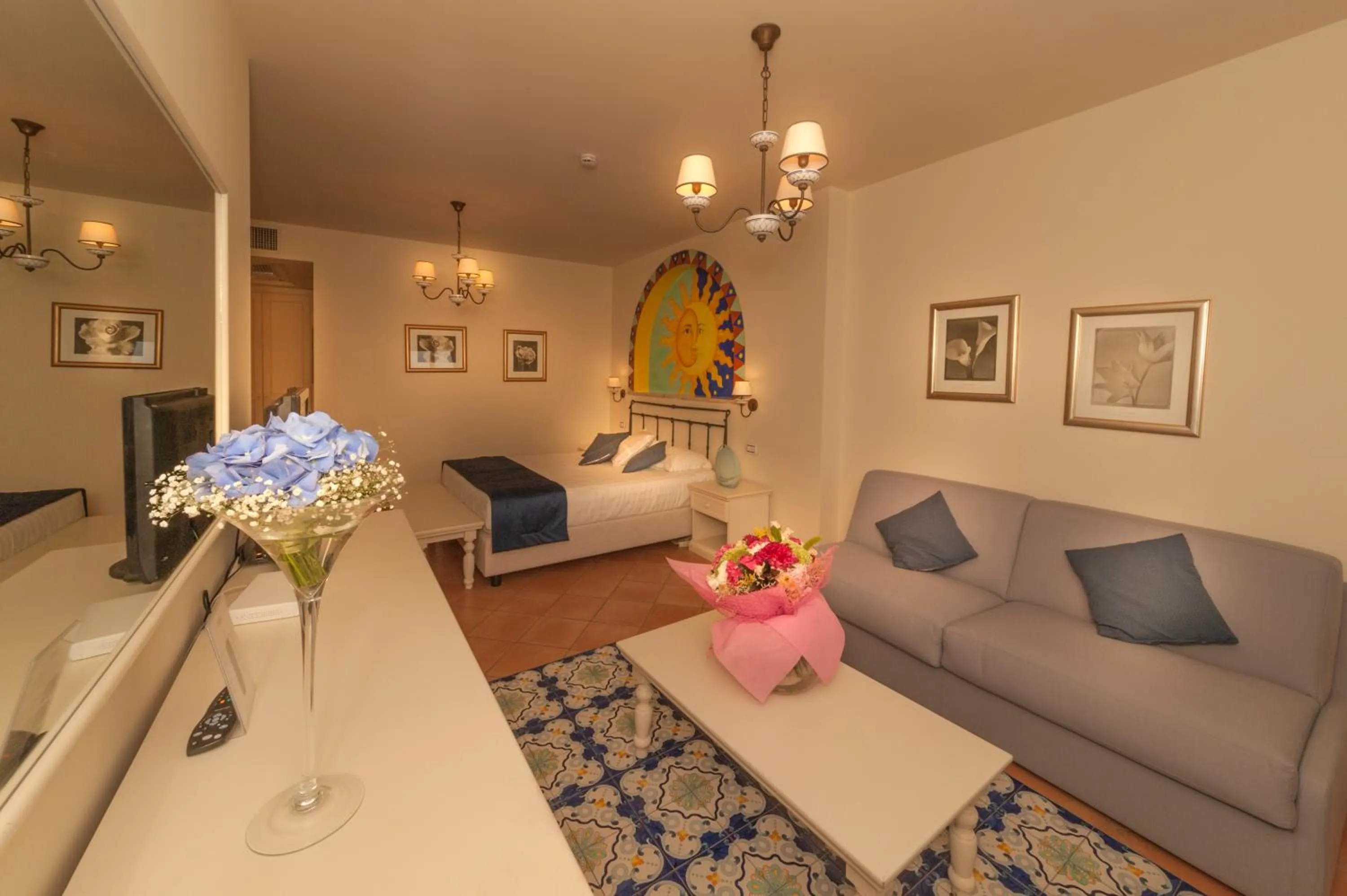 Living room in Summit Hotel