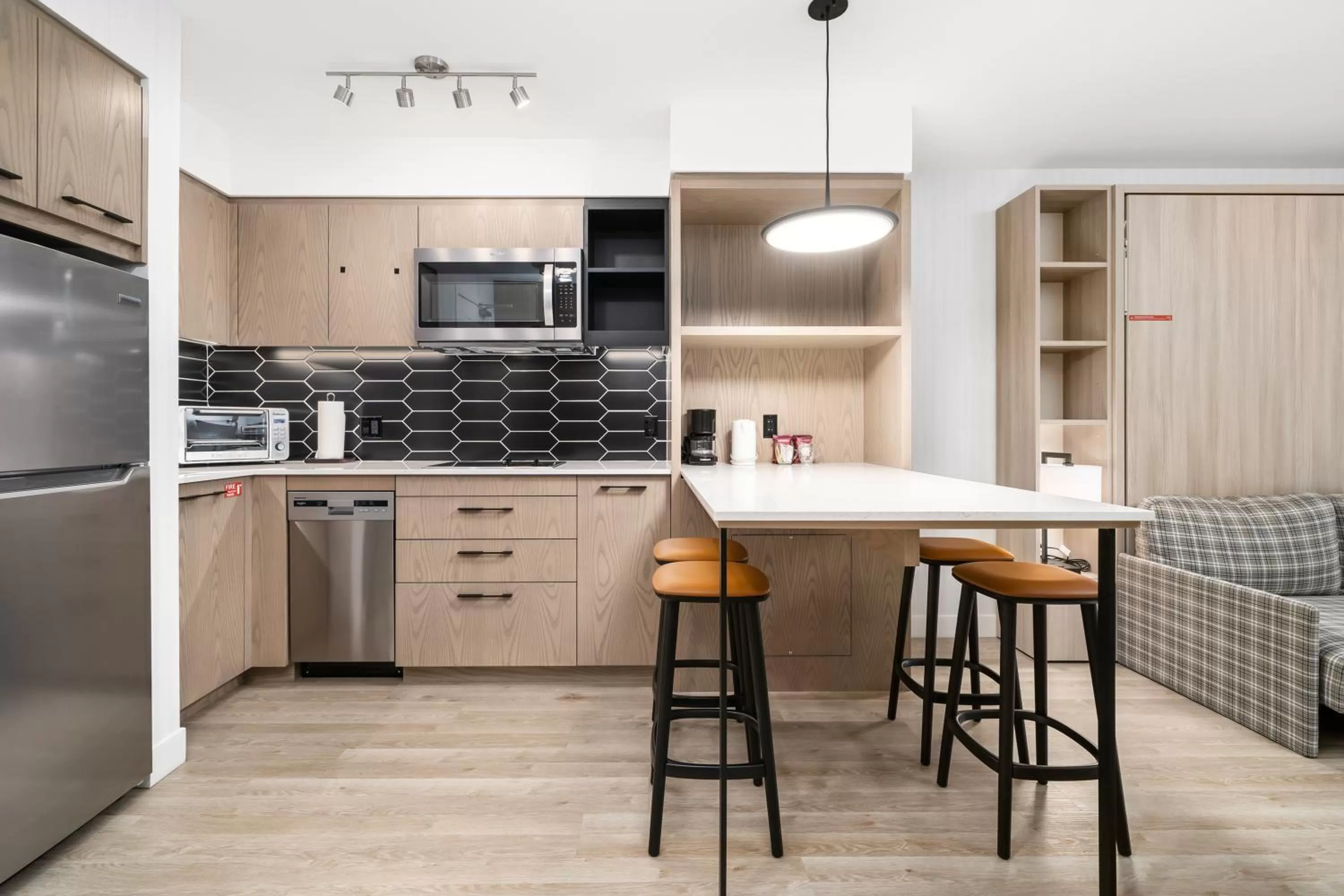Kitchen or kitchenette in Lake Louise Inn