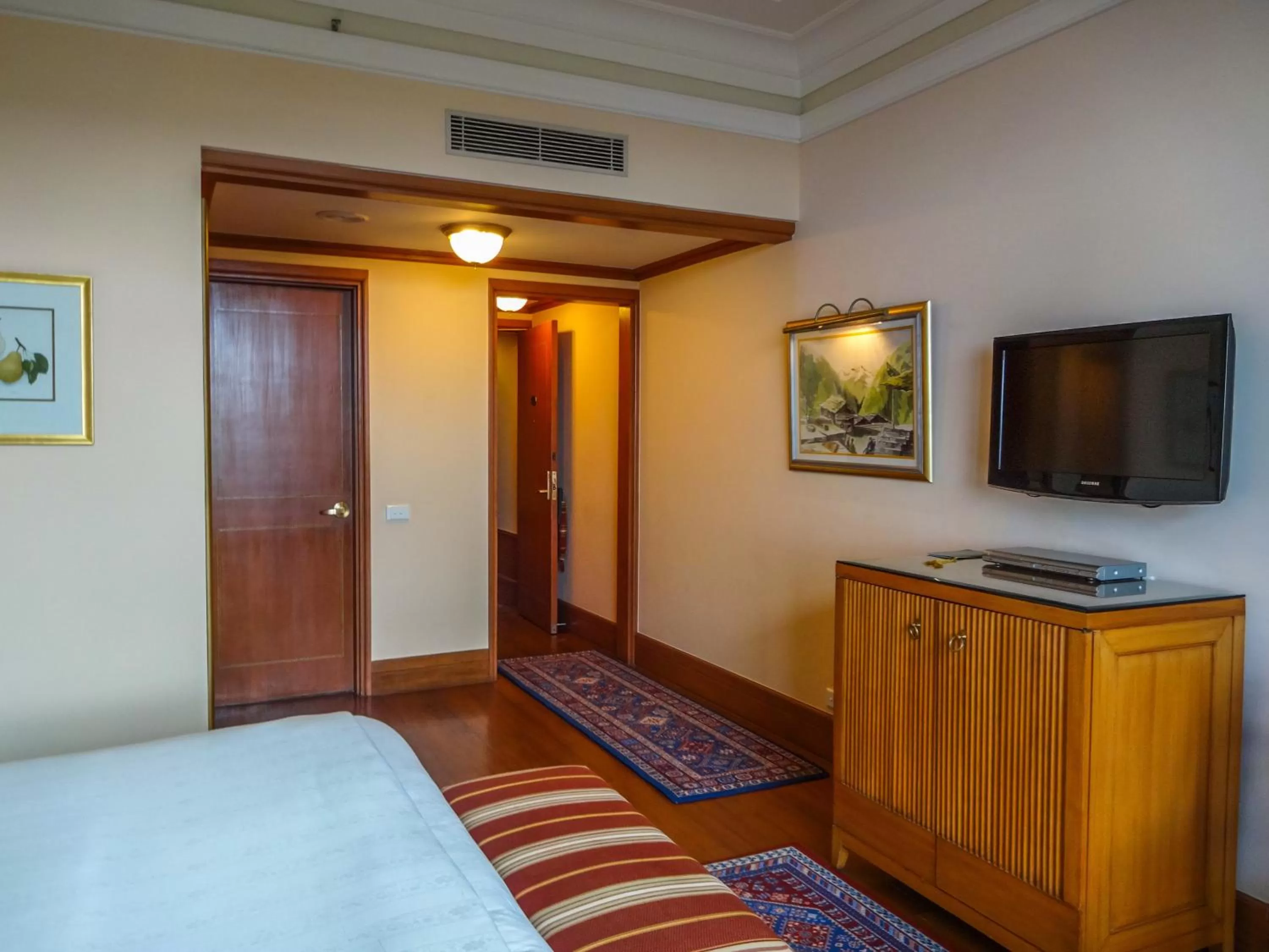 Bedroom, Bed in Wildflower Hall, An Oberoi Resort, Shimla