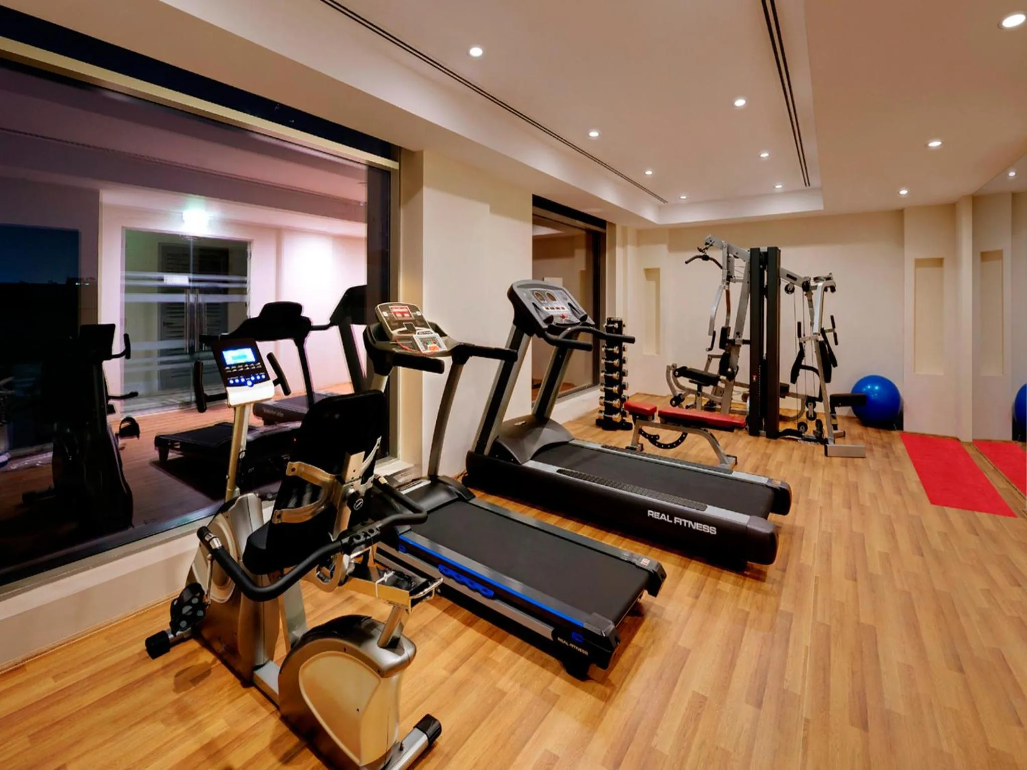 Fitness centre/facilities in Landmark Premier Hotel