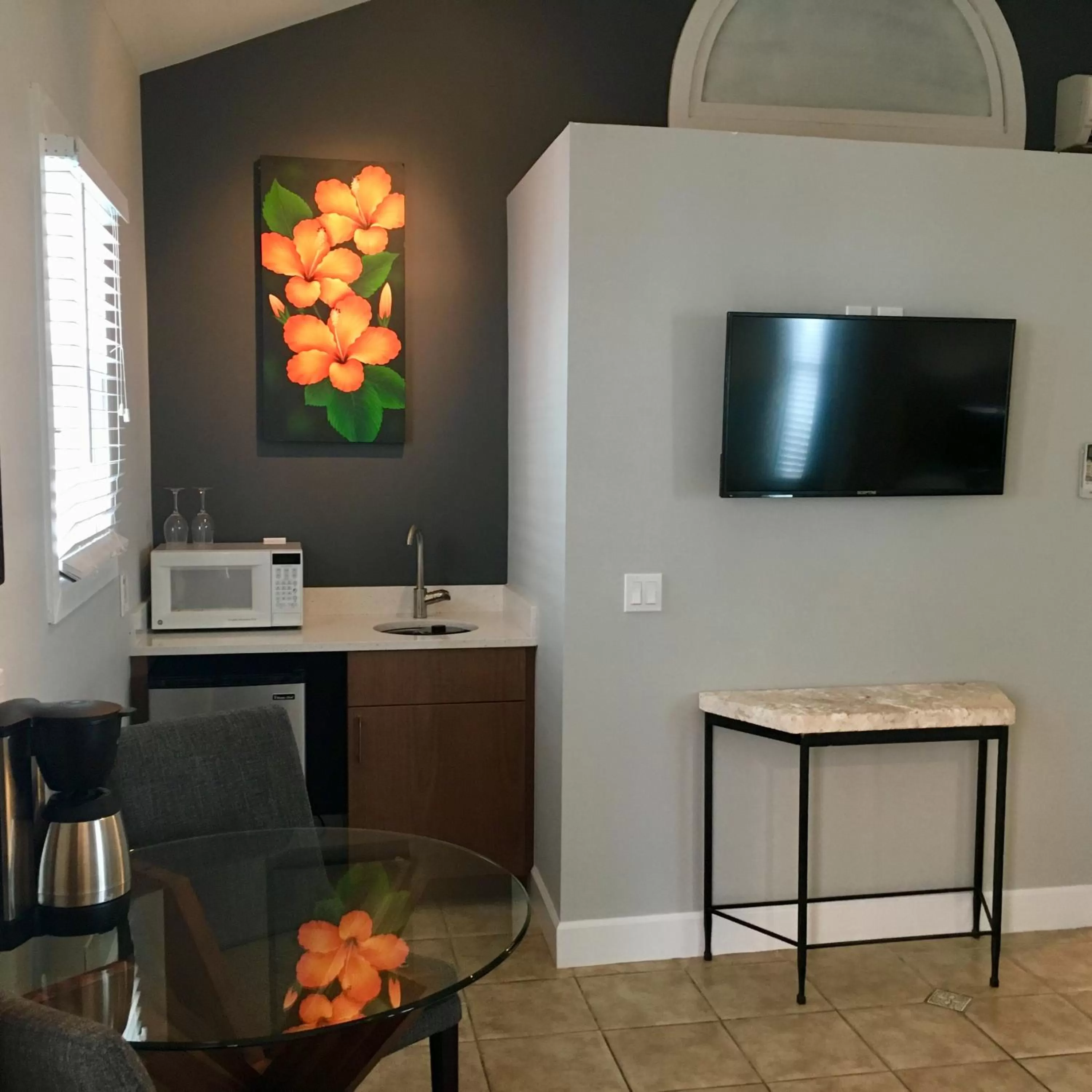 Coffee/tea facilities in Douglas House