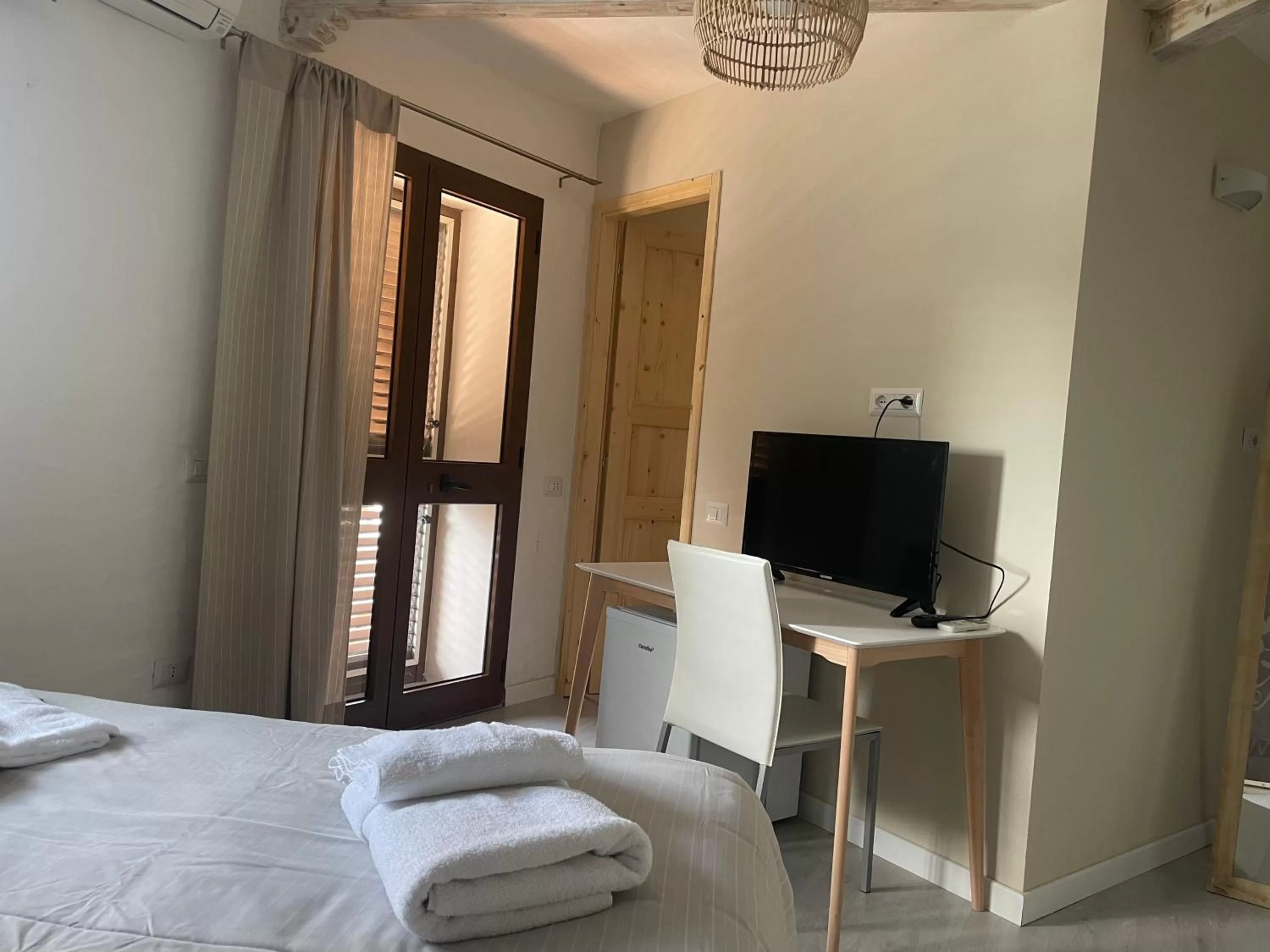 Bedroom, Bed in Domus de Diana