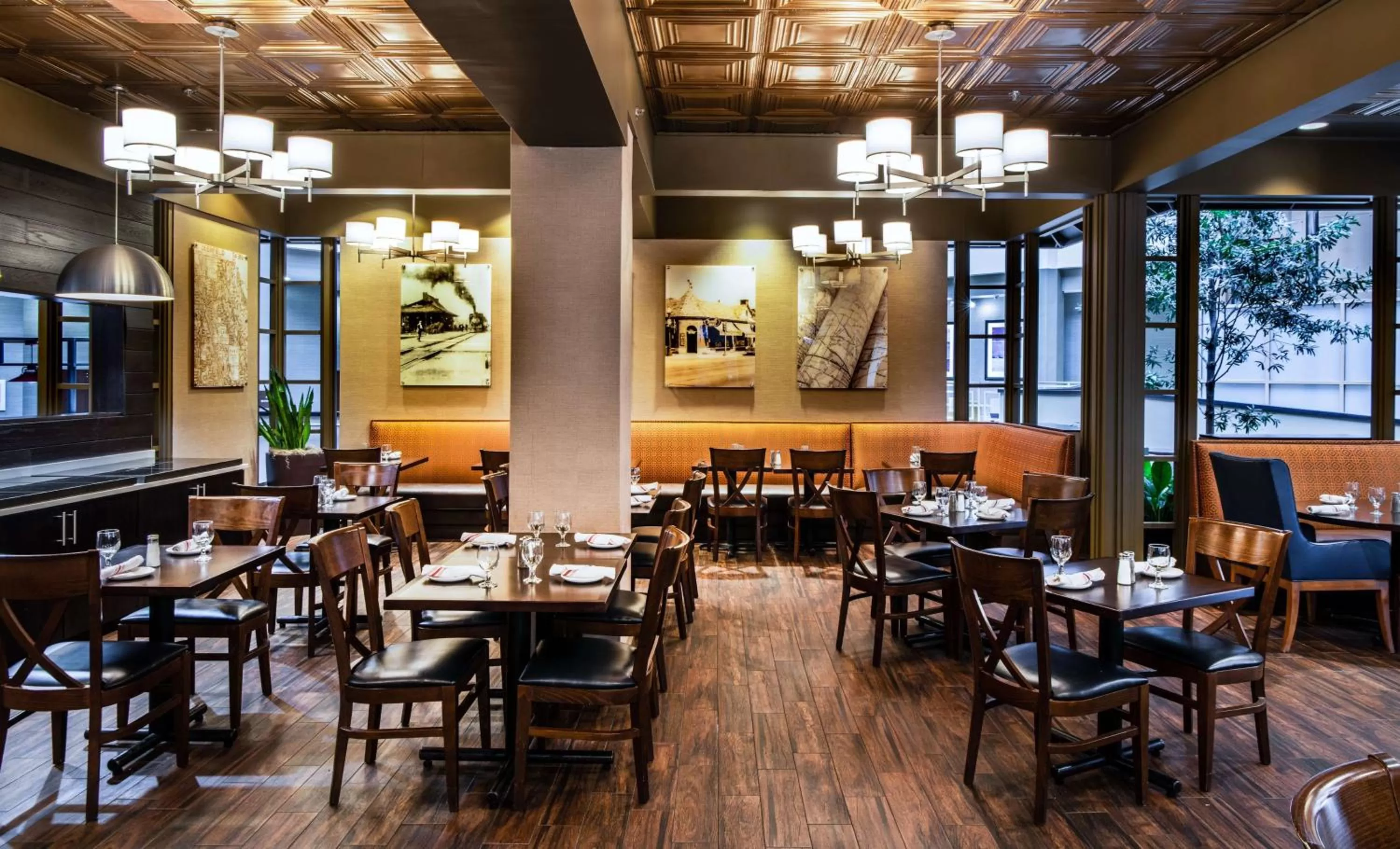 Restaurant/places to eat in Embassy Suites by Hilton Chicago North Shore Deerfield