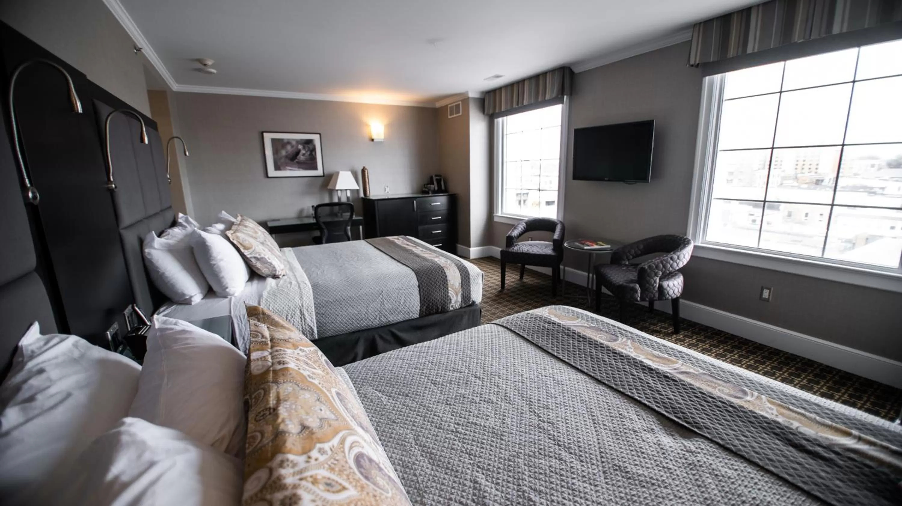 Bed in voco The Tiger Hotel, Columbia, MO by IHG