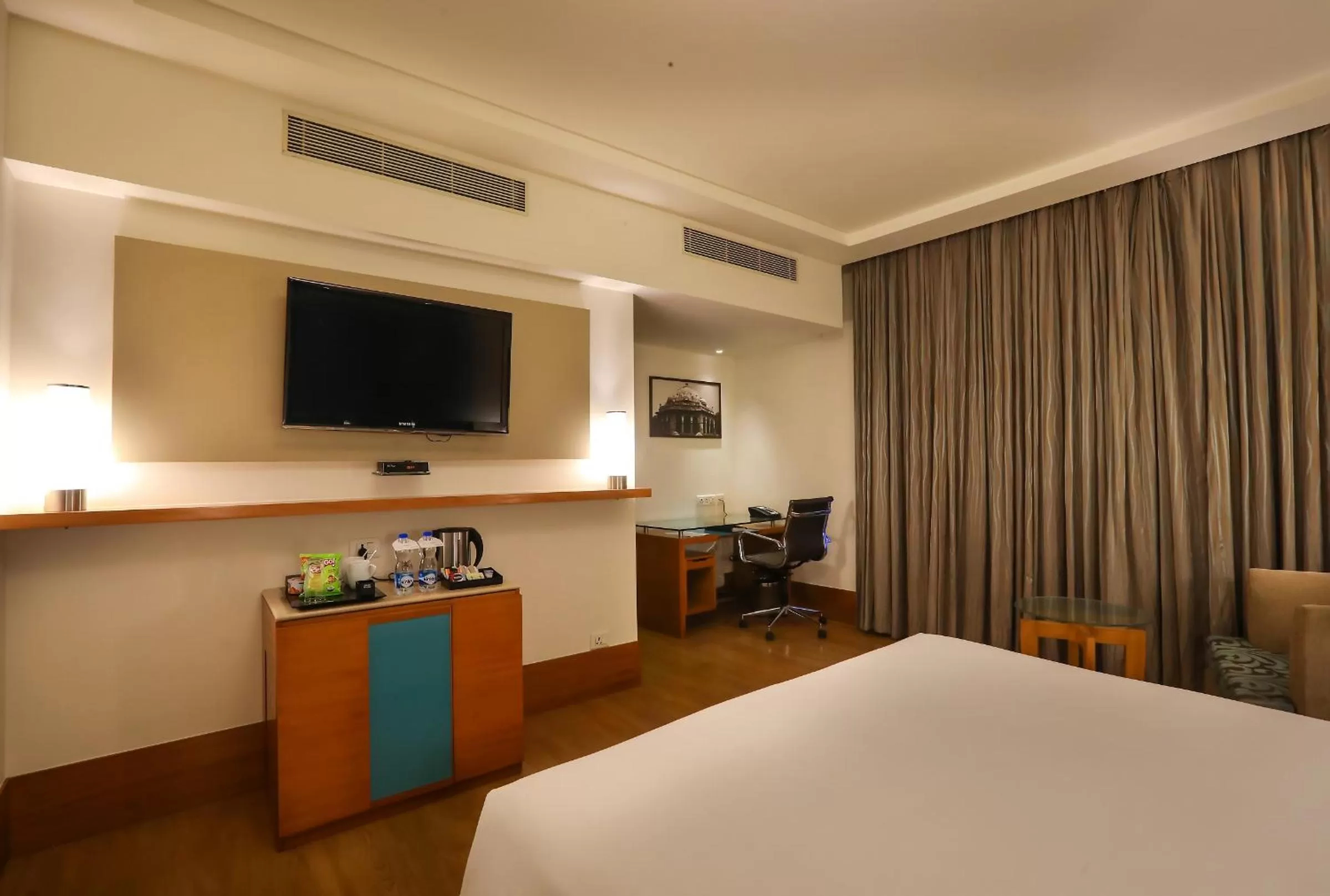 Photo of the whole room, Bed in Radisson Blu Hotel Chennai City Centre