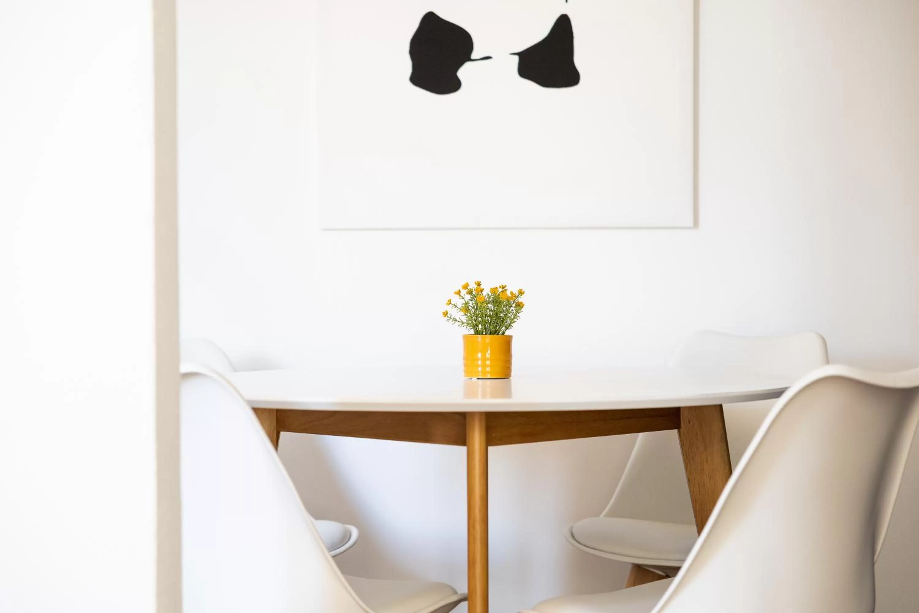 Dining area in Apartments am Neuen Theater - Altstadt - Zentral - Küche - Wifi - Powered by Ko-Living