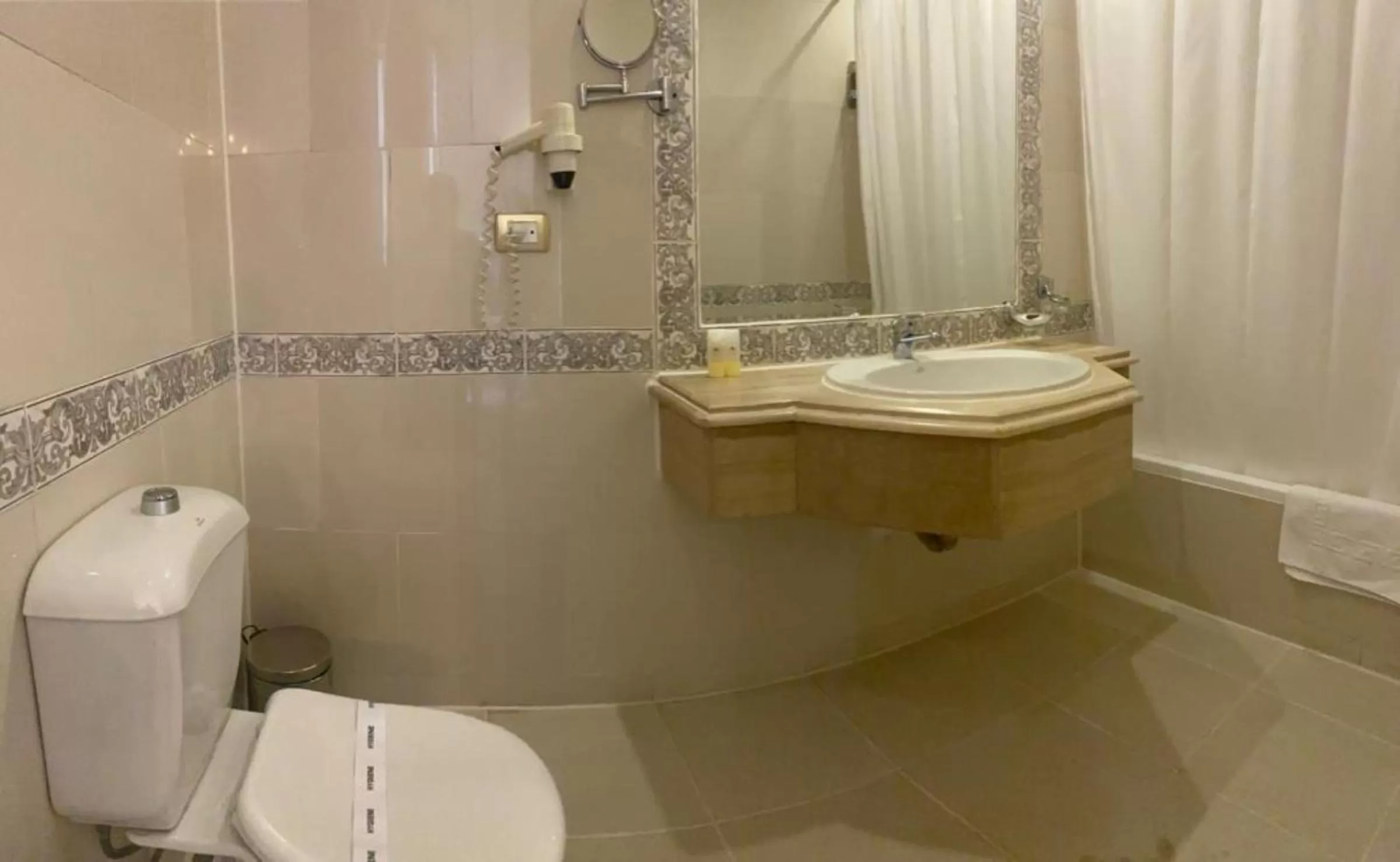Bathroom in Windsor Palace Luxury Heritage Hotel Since 1906 by Paradise Inn Group