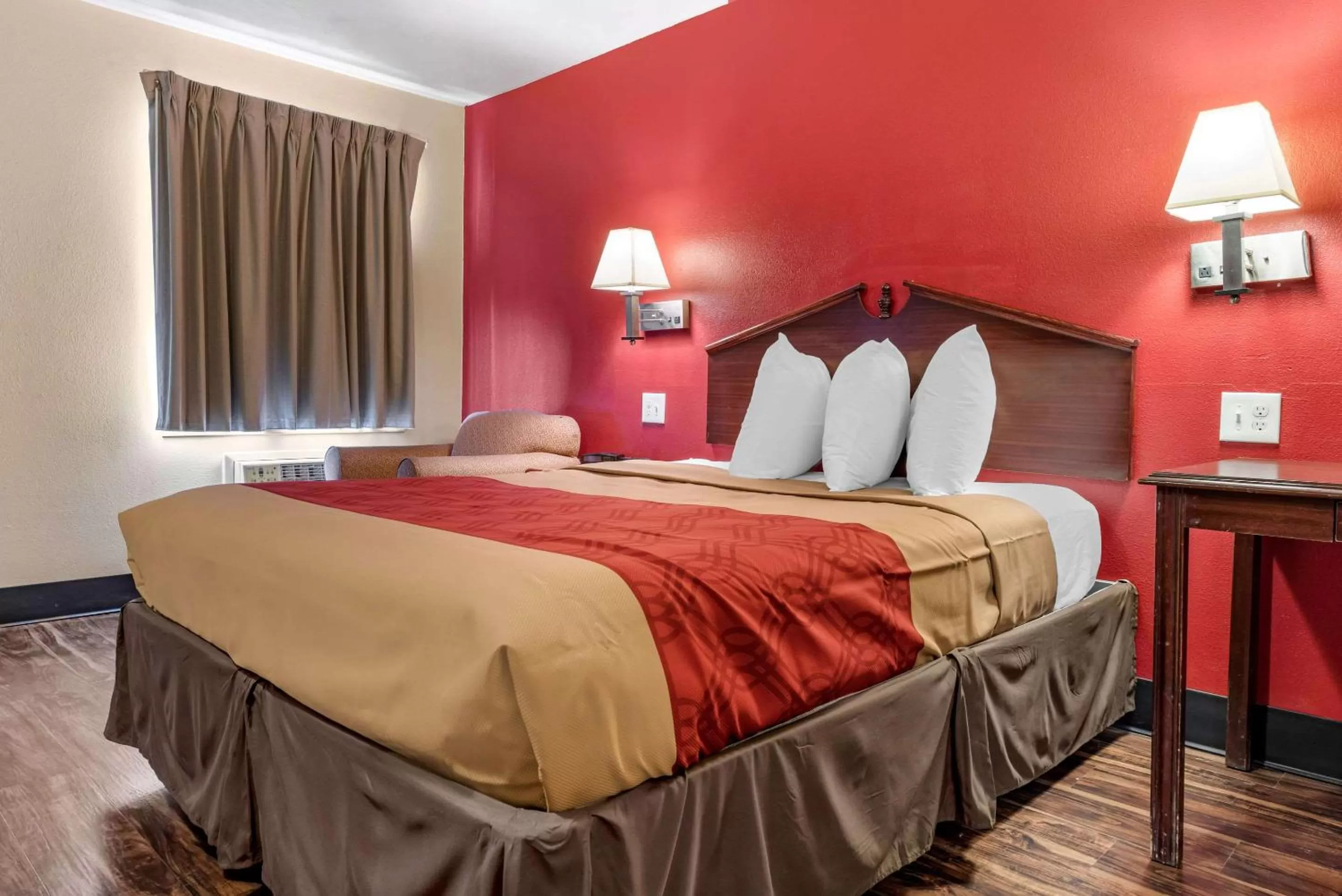 Photo of the whole room, Bed in Rodeway Inn