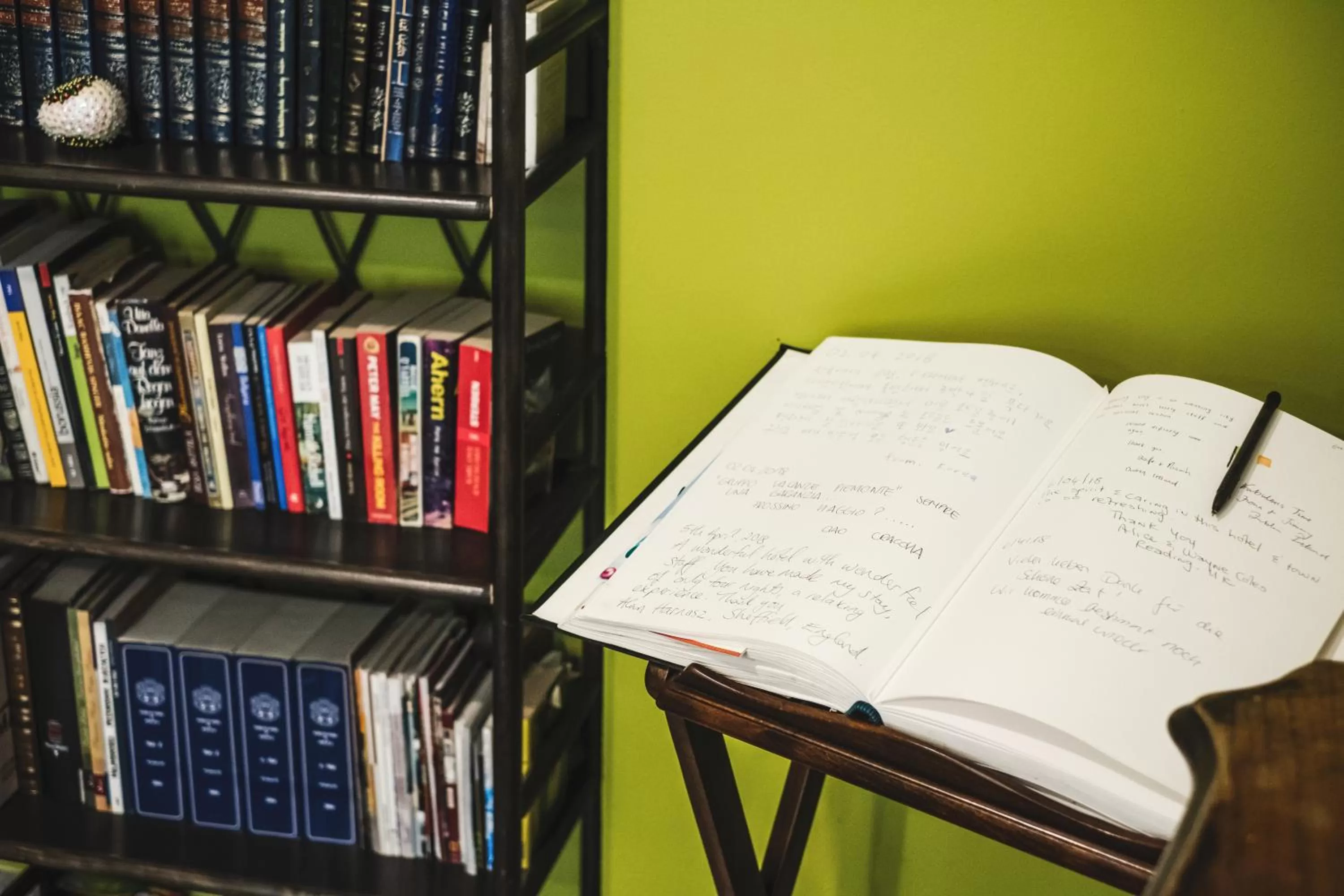 Communal lounge/ TV room in Hotel Eden