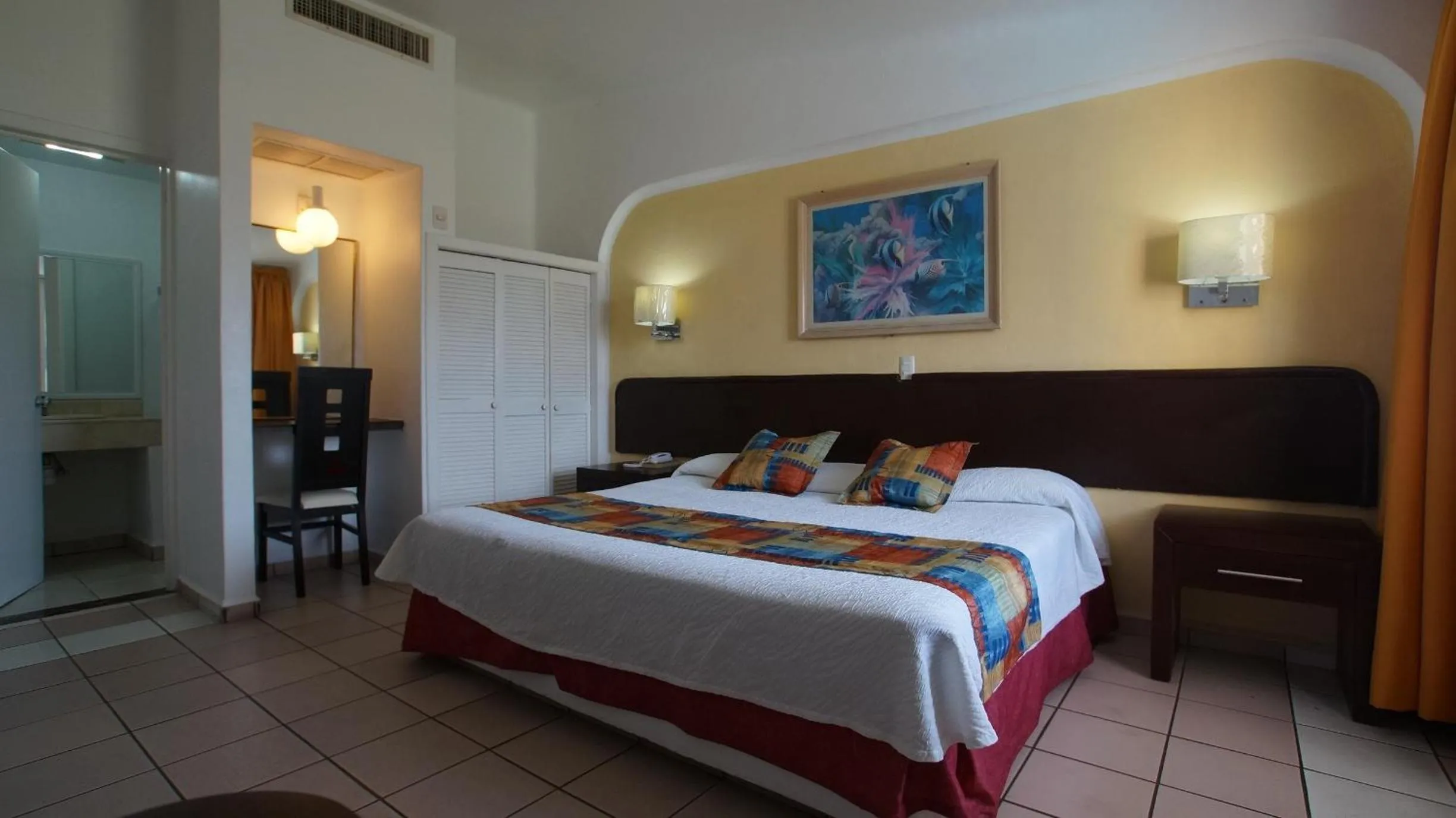 Photo of the whole room, Bed in Hotel Marbella