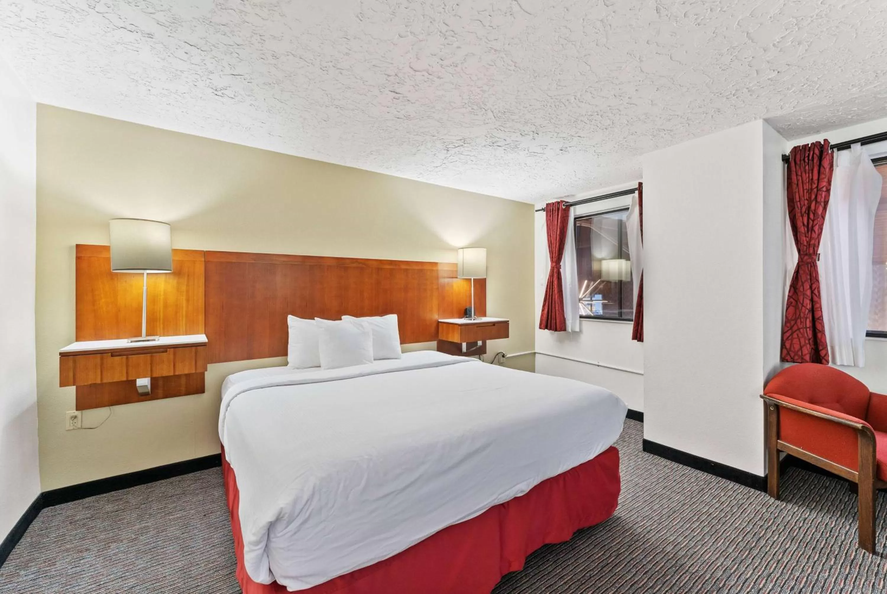 Hot Tub, Bed in Ramada by Wyndham Cedar City