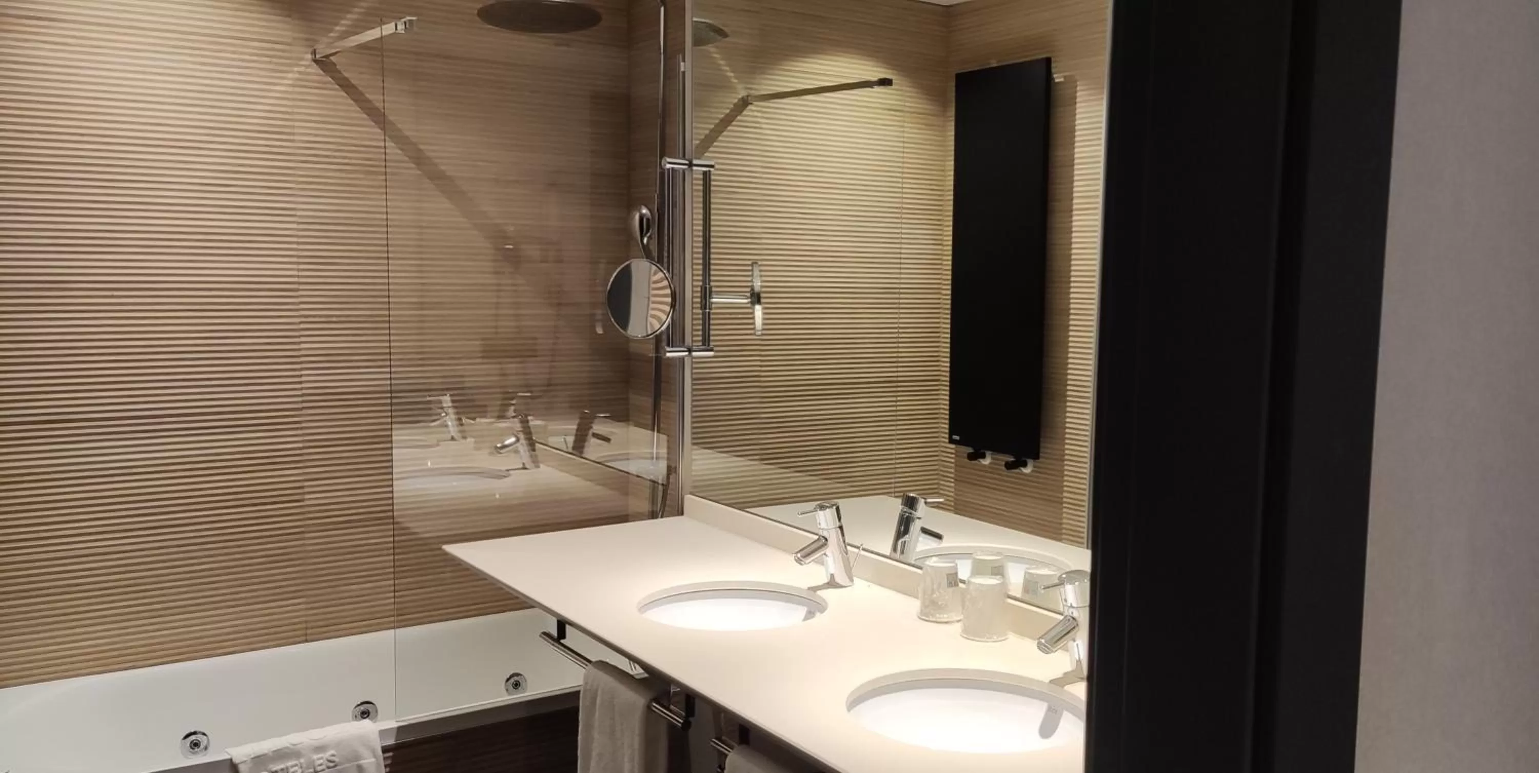 Shower in Silken Ciudad Gijón