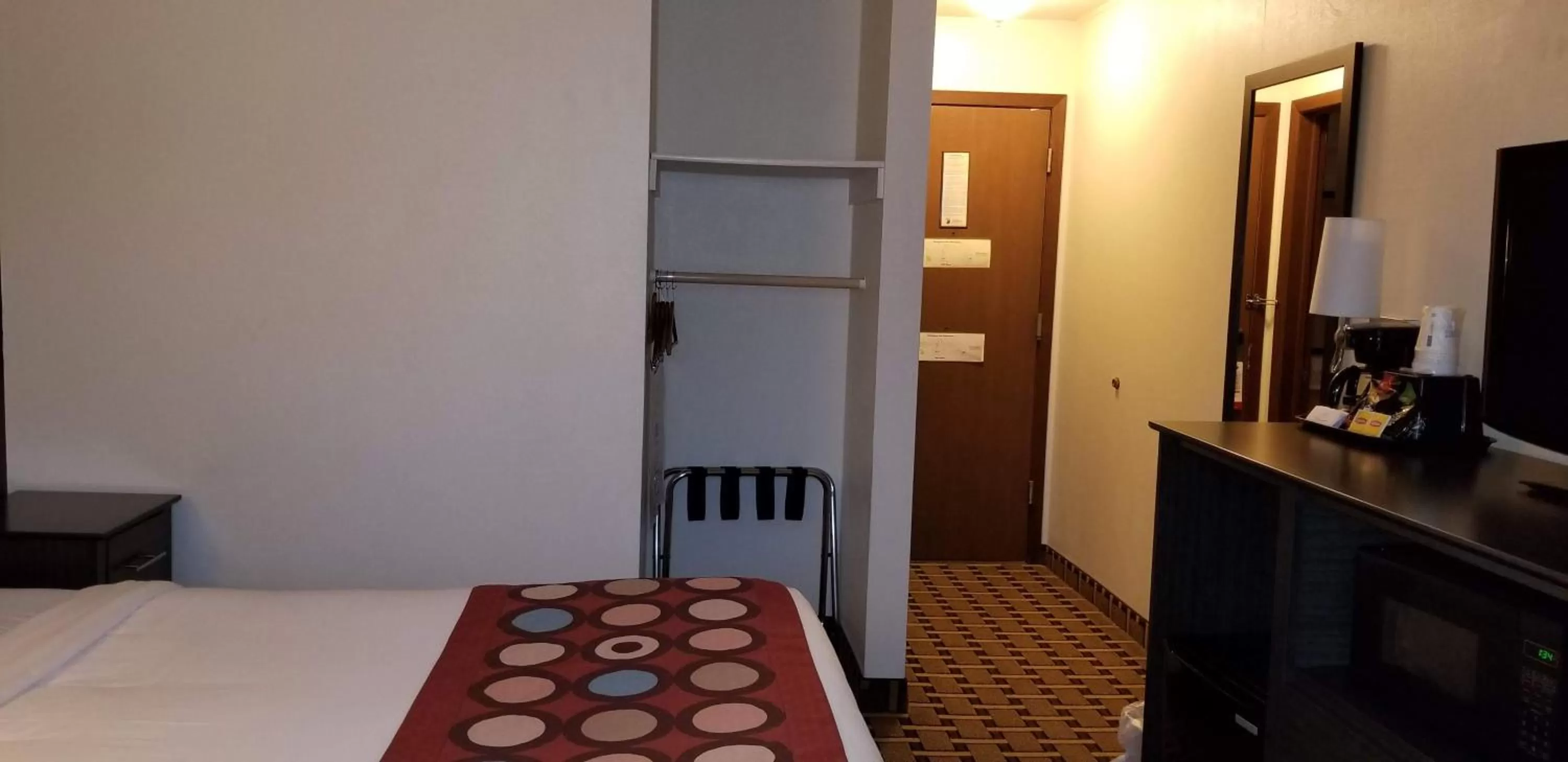 Bed in Super 8 by Wyndham Ashland