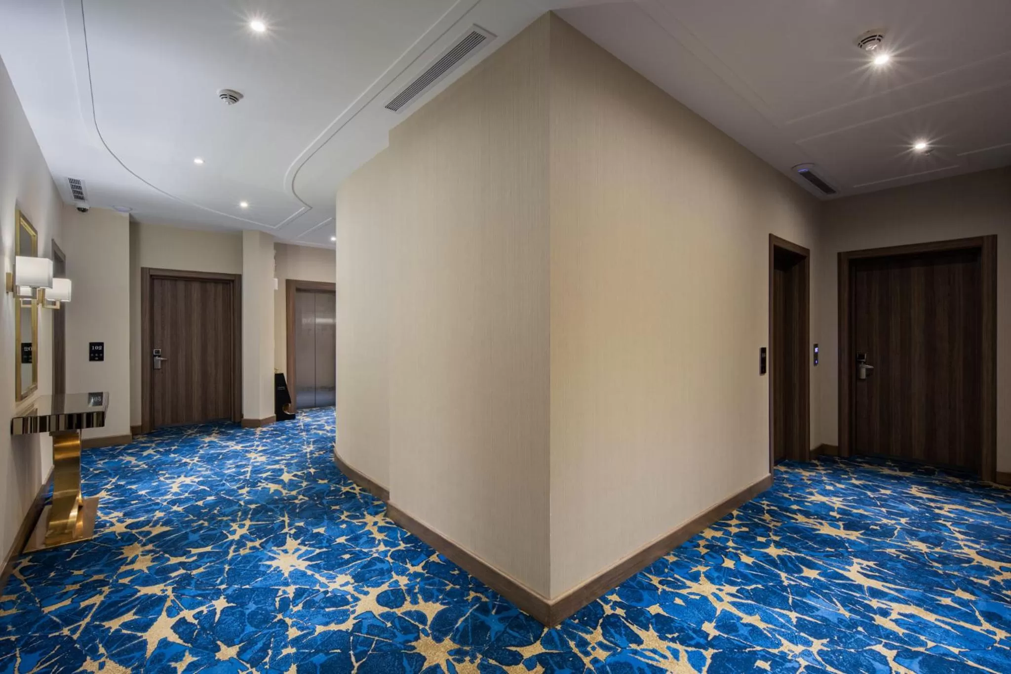 Property building, Bed in Gladiolus Hotel