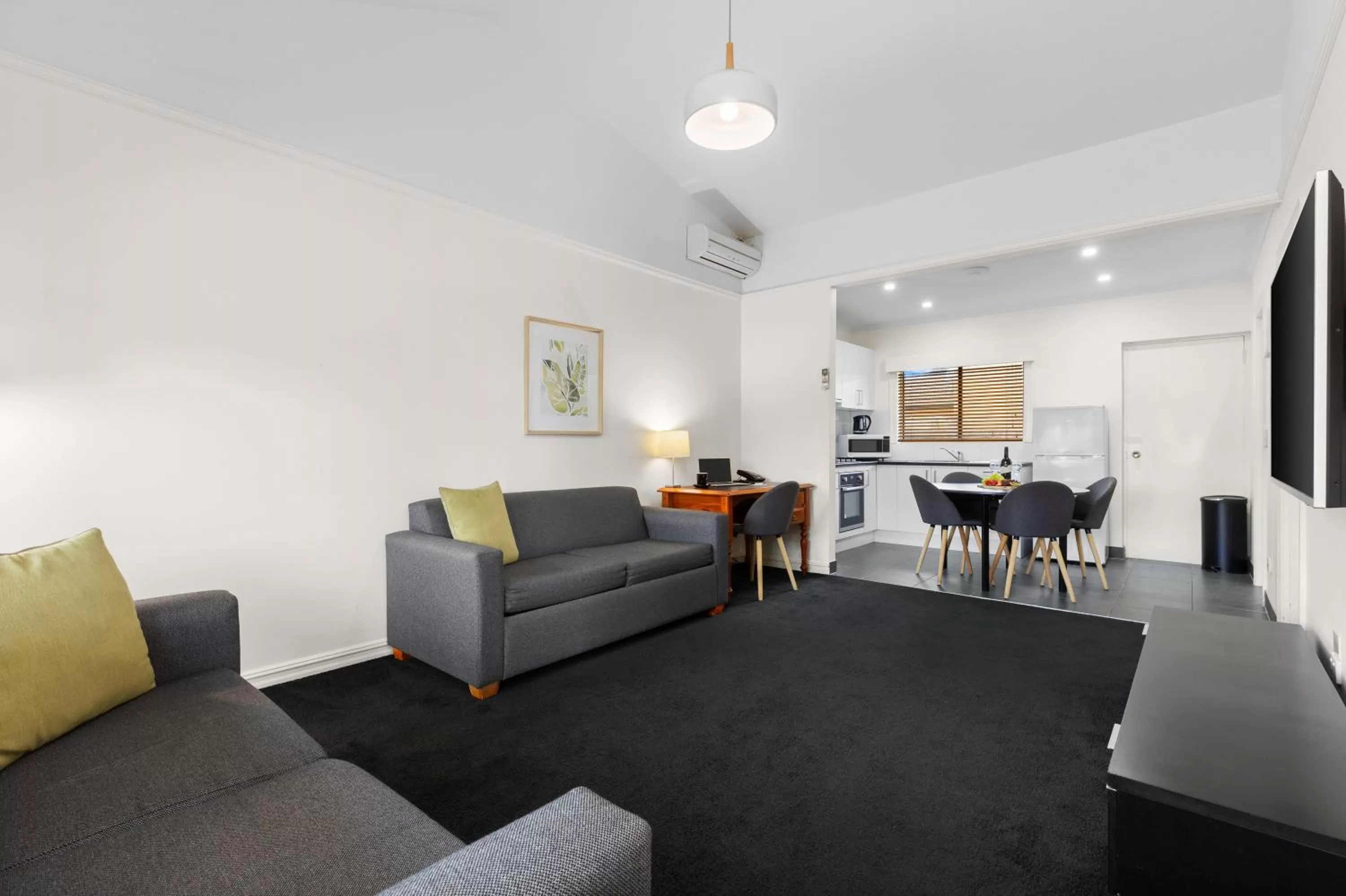 Kitchen or kitchenette in All Seasons Resort Hotel Bendigo