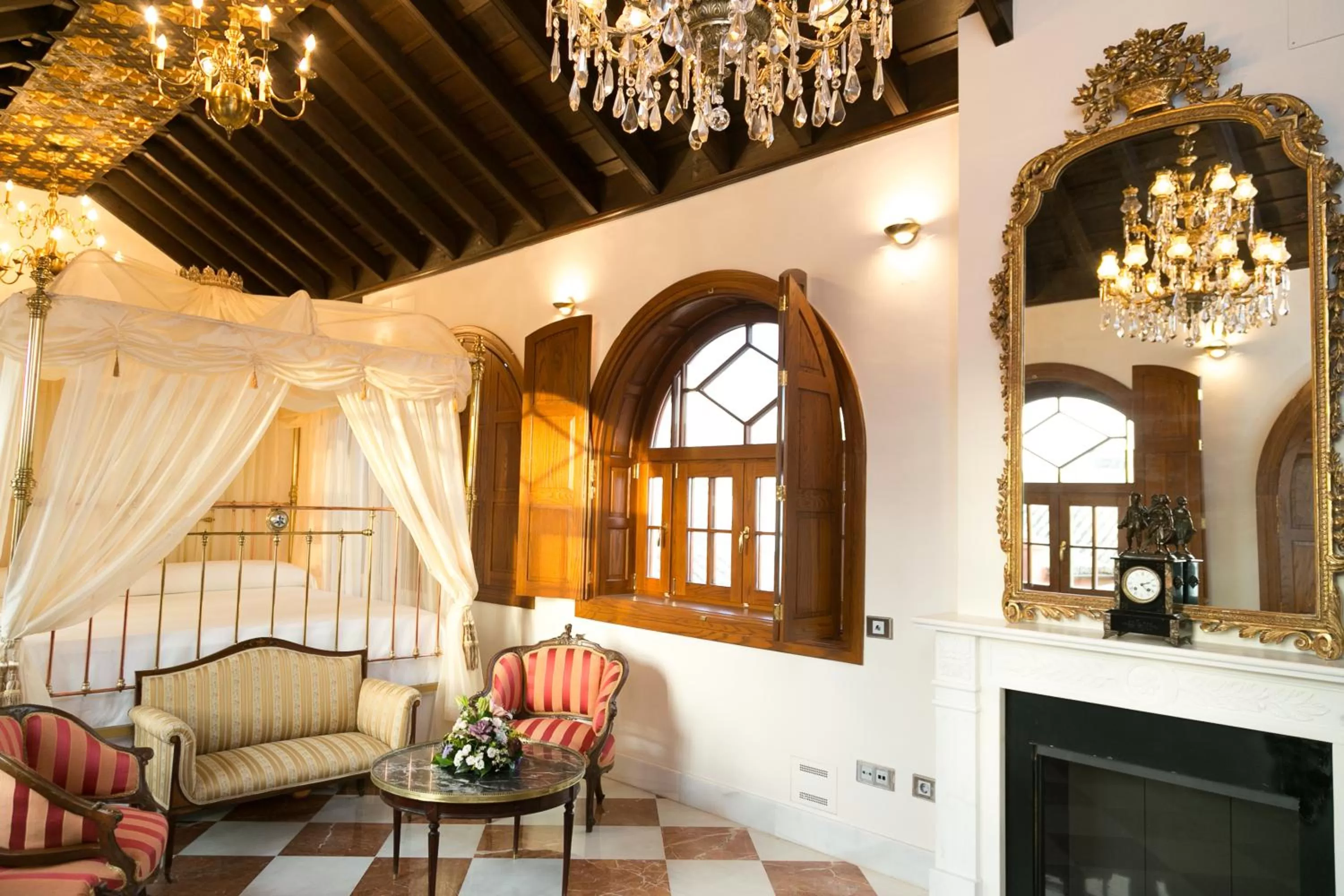 Photo of the whole room in Hotel Ateneo Sevilla