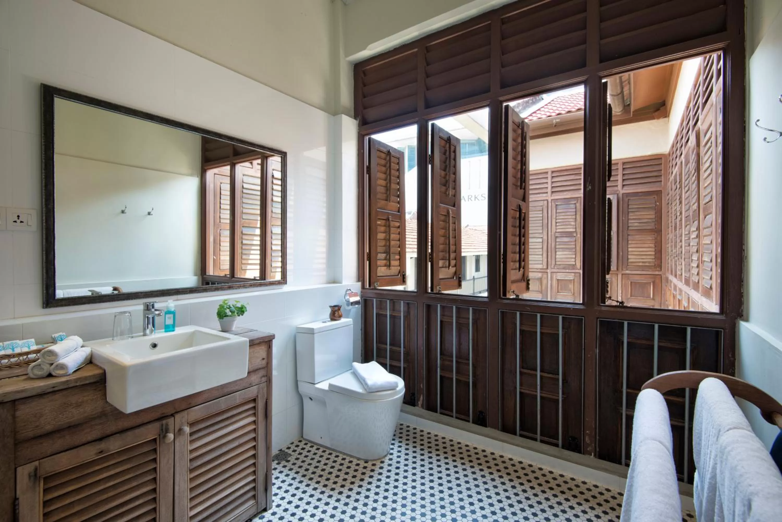 Shower in Noordin Mews