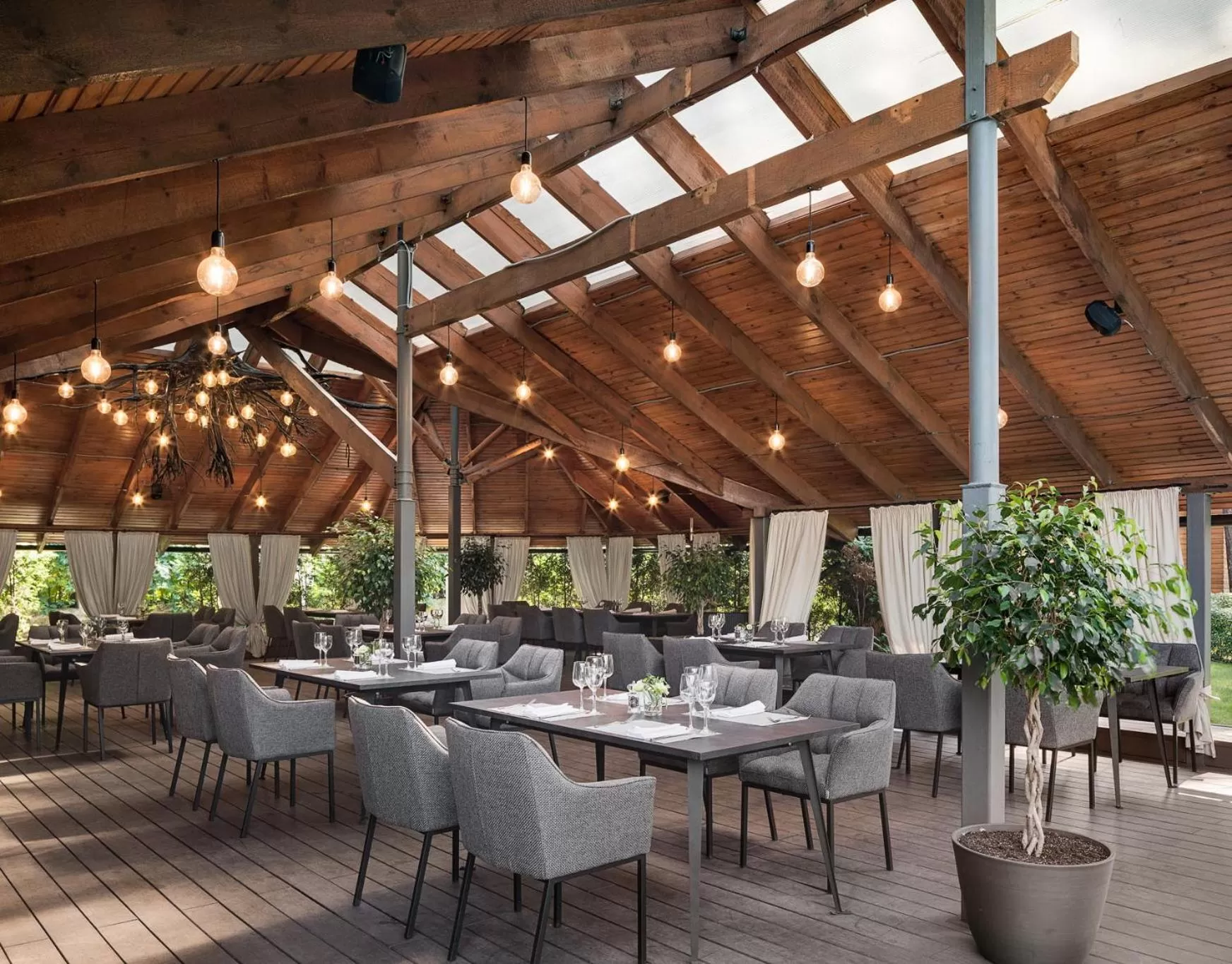 Restaurant/places to eat in ONOVO Dendra Hotel