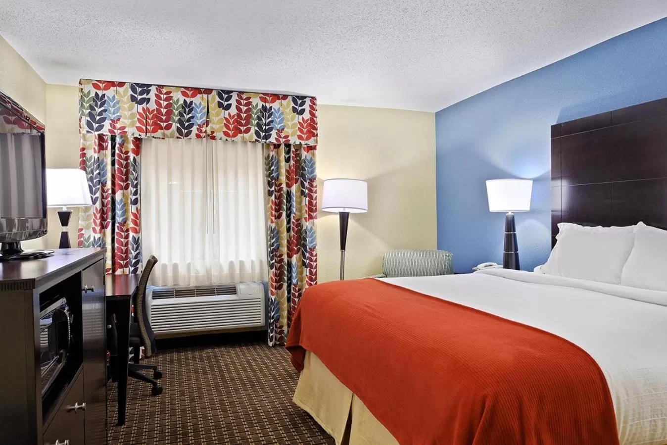 Photo of the whole room, Bed in Holiday Inn Express Hotel Fort Campbell-Oak Grove by IHG