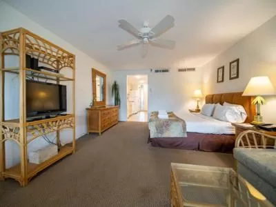 Bed in Kaanapali Maui at the Eldorado by OUTRIGGER