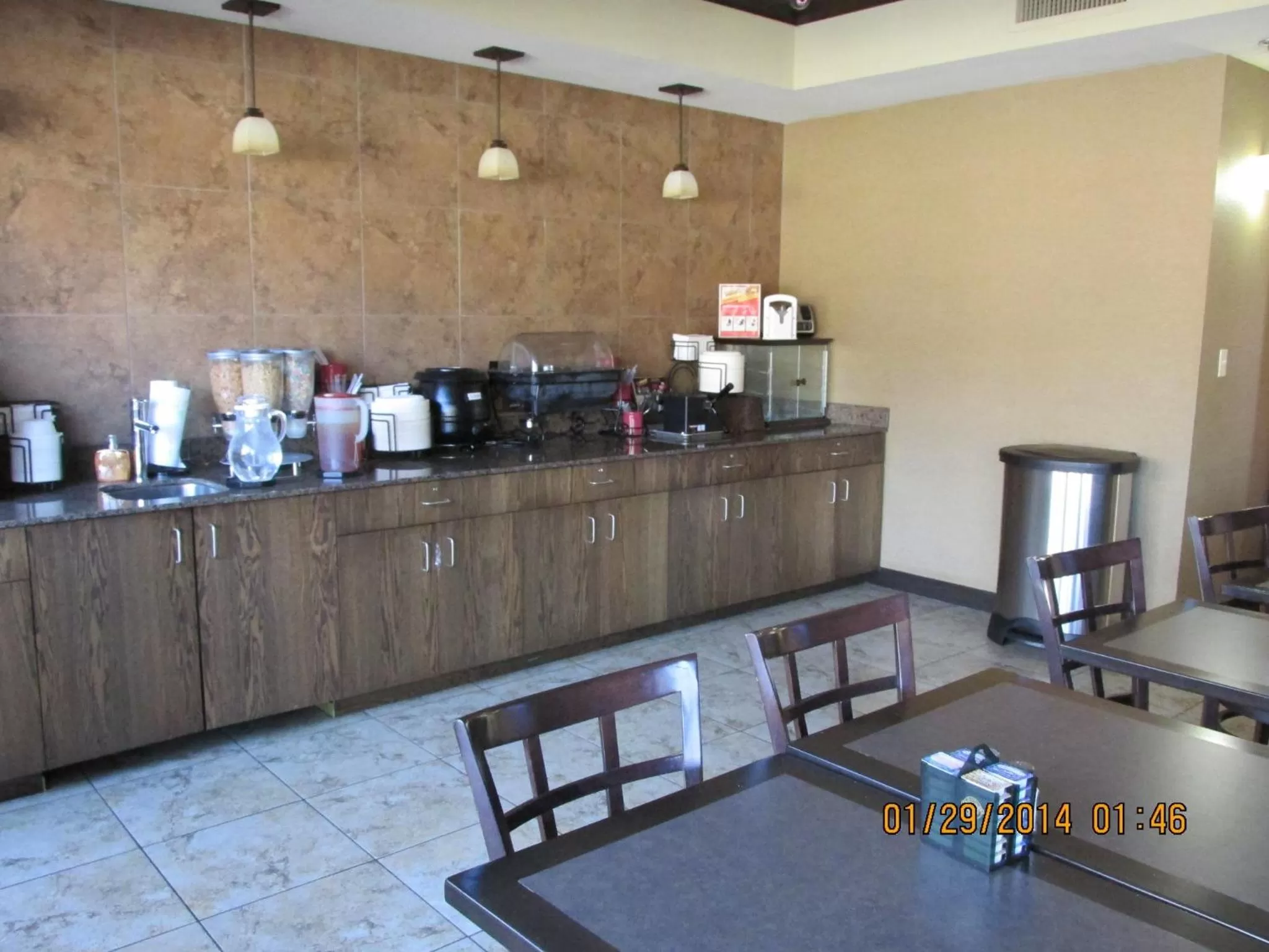 Restaurant/places to eat in Parkwood Inn & Suites