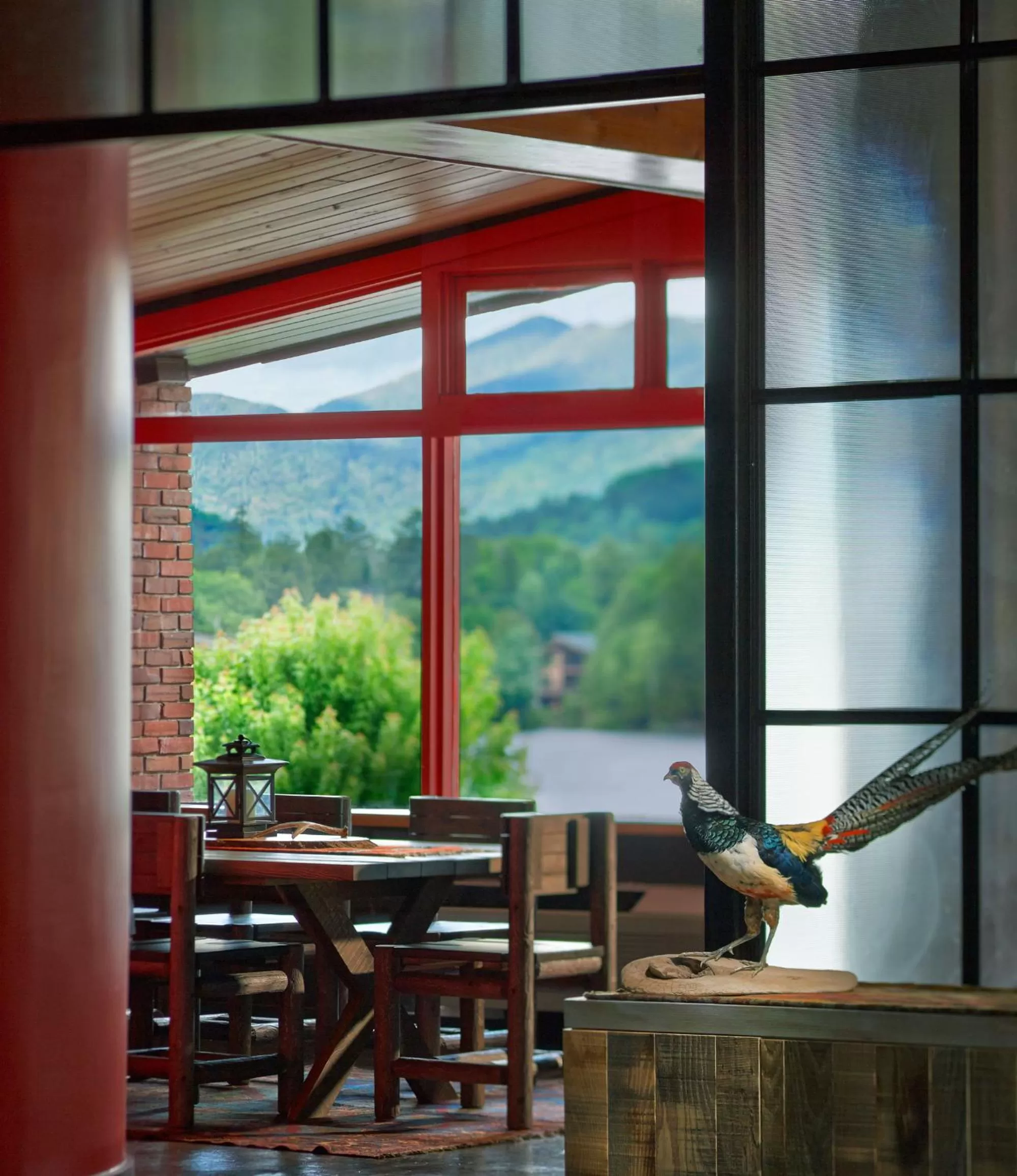 Communal lounge/ TV room in Lake House at High Peaks Resort