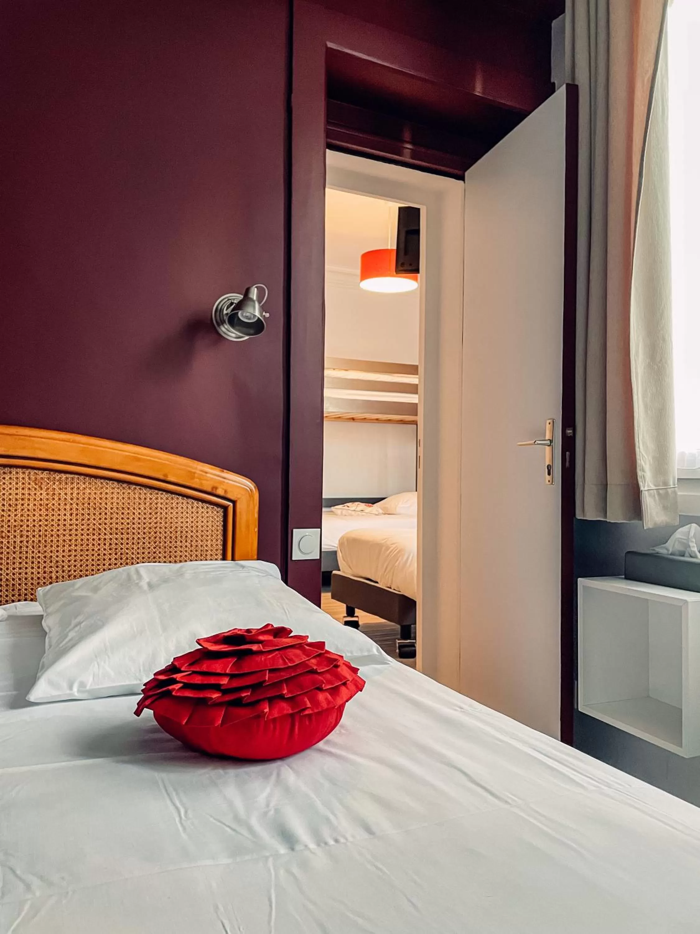 Photo of the whole room, Bed in Garden Hotel Rennes Centre Gare