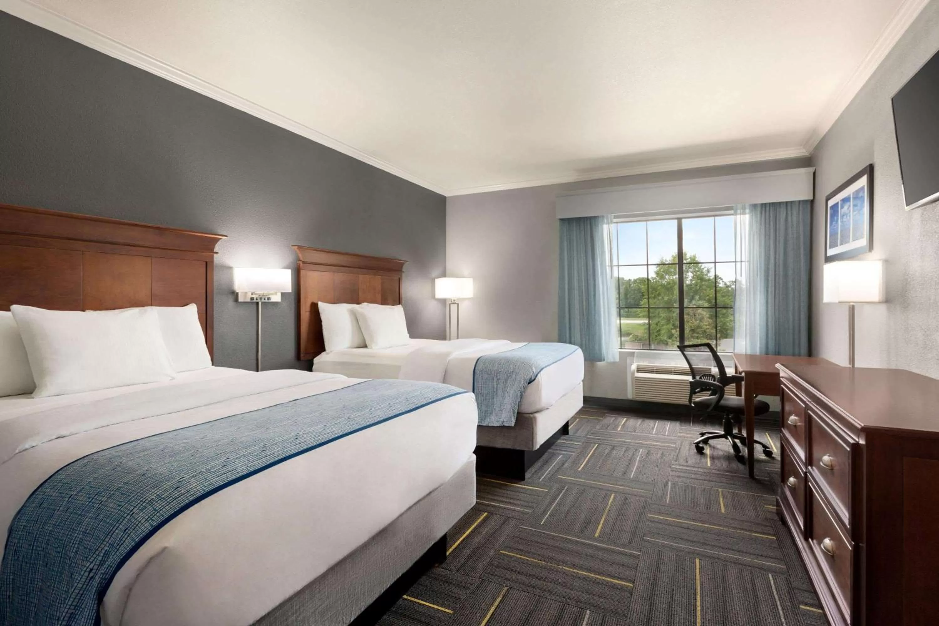 Photo of the whole room, Bed in La Quinta by Wyndham Dublin