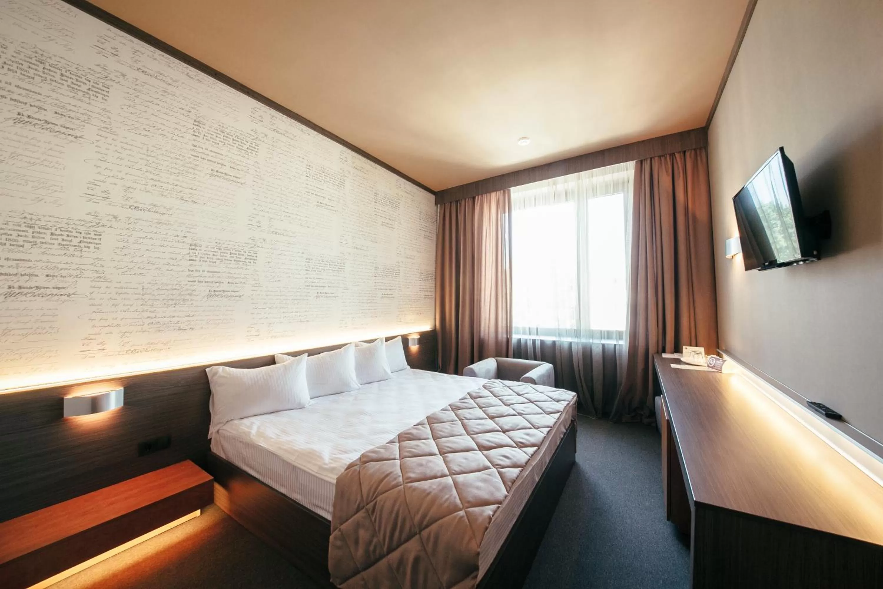 TV and multimedia in Jolly Alon Hotel