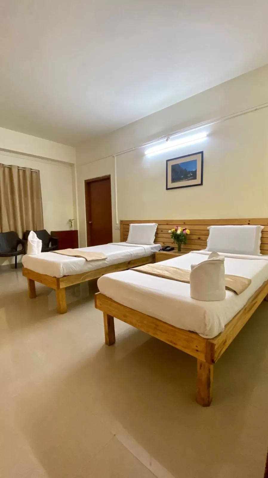 Bed in Hotel Travellers INN