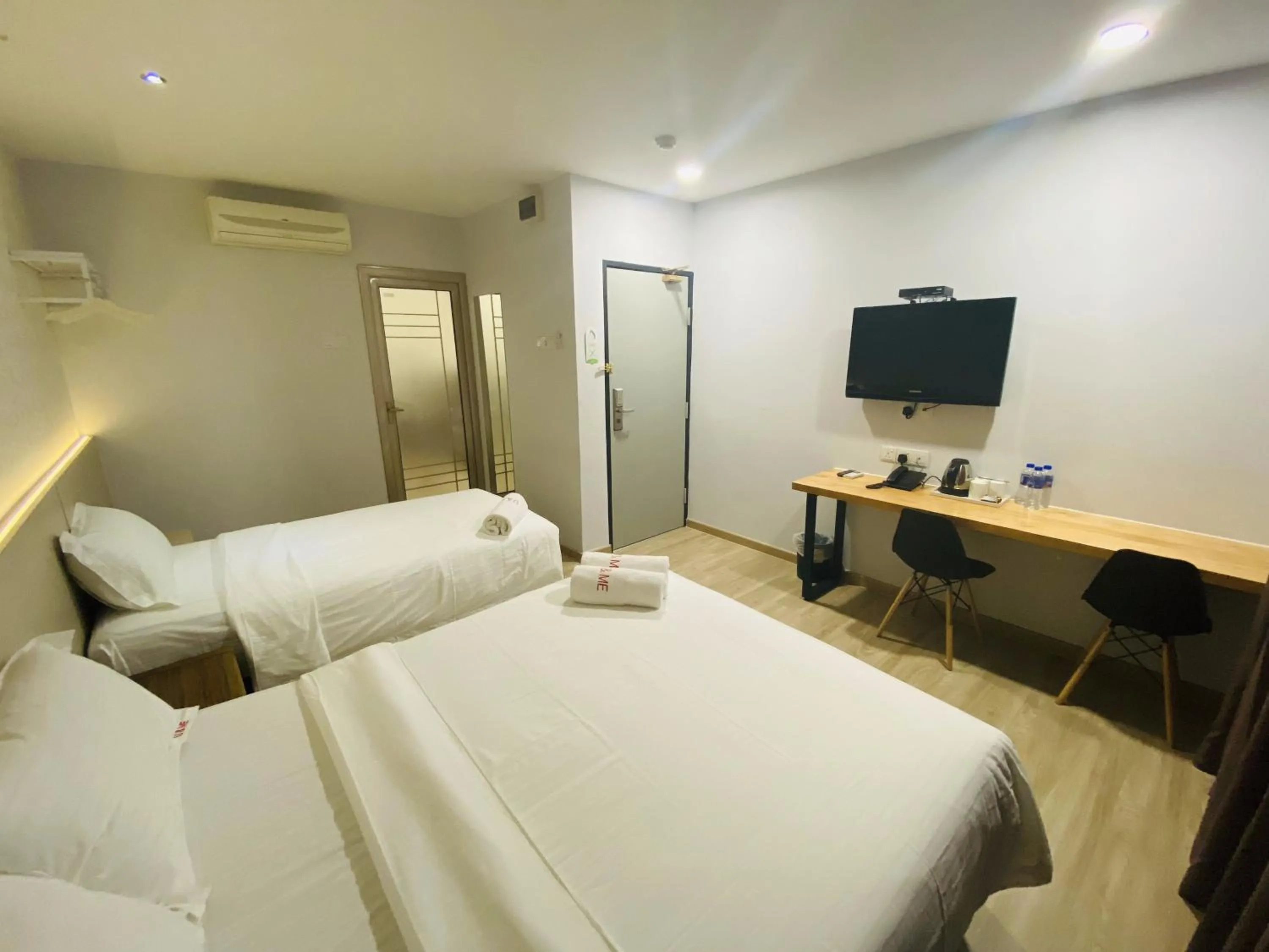 Photo of the whole room, Bed in Hotel U and Me