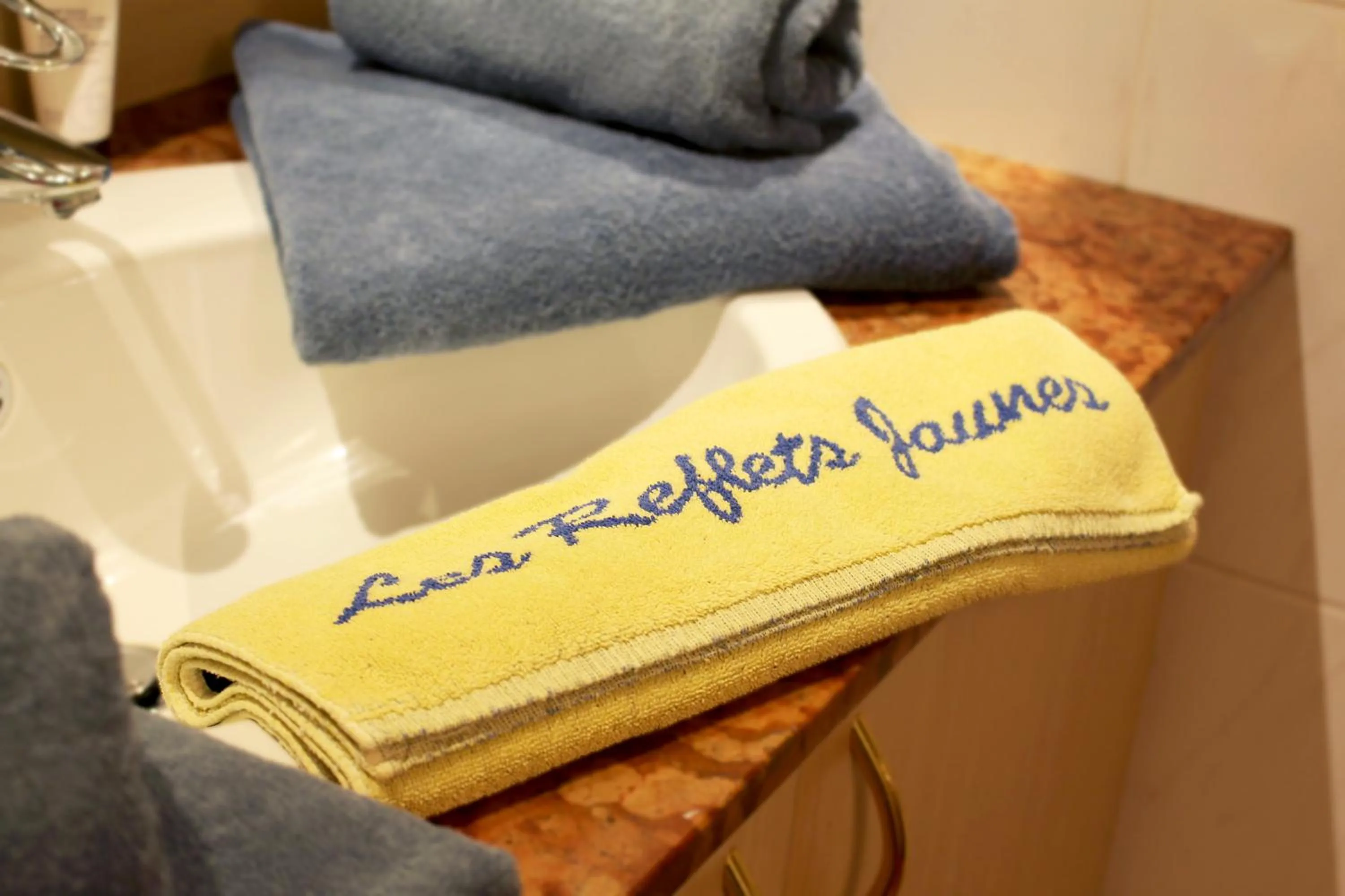 towels in Les Reflets Jaunes