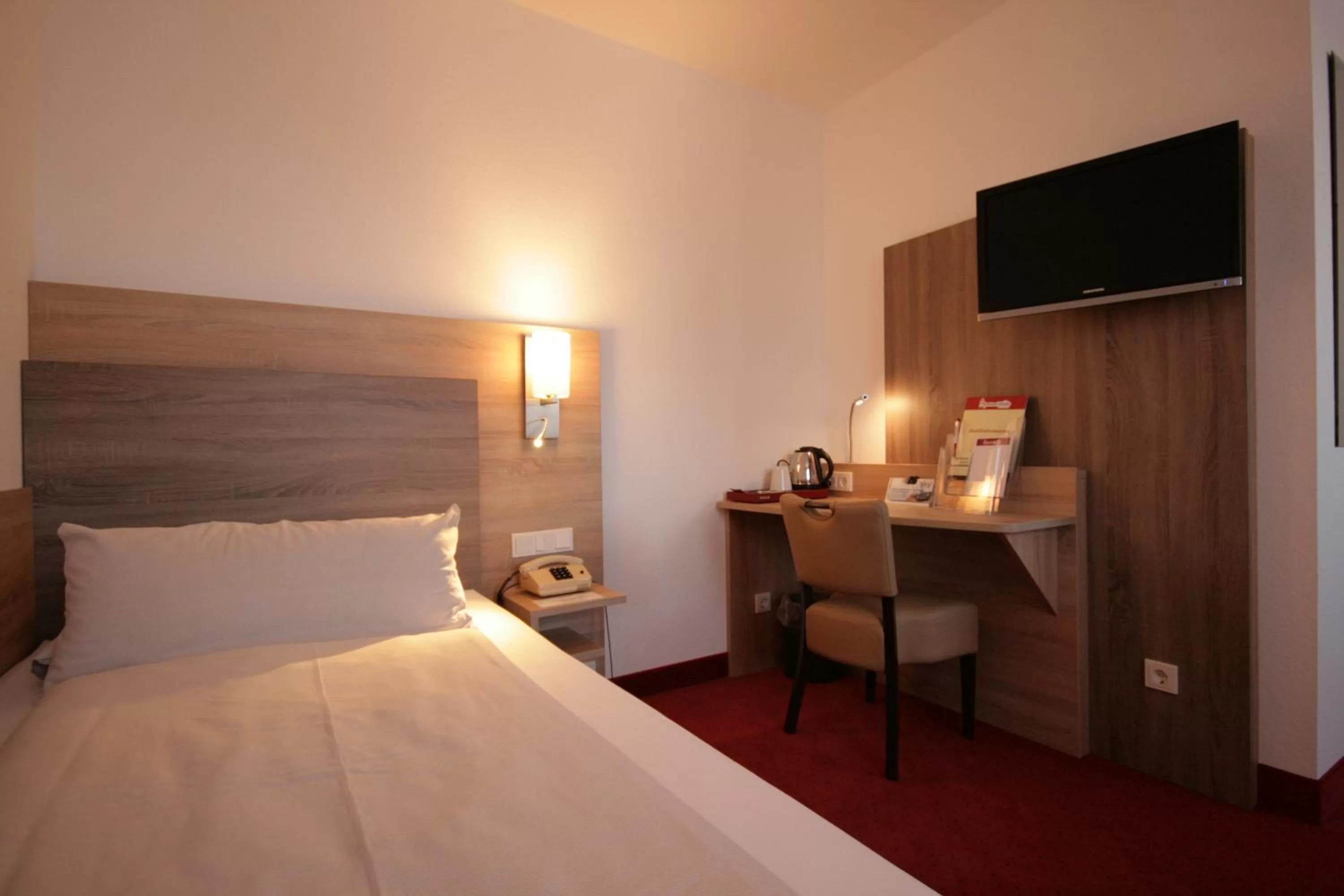 Photo of the whole room, Bed in Montana Hotel Mönchengladbach